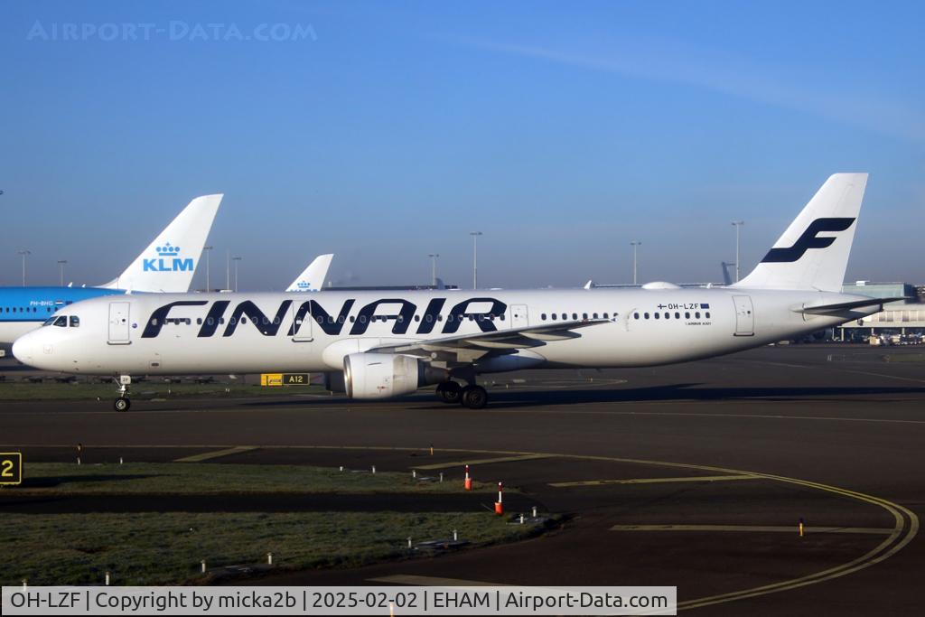 OH-LZF, 2004 Airbus A321-211 C/N 2208, Taxiing