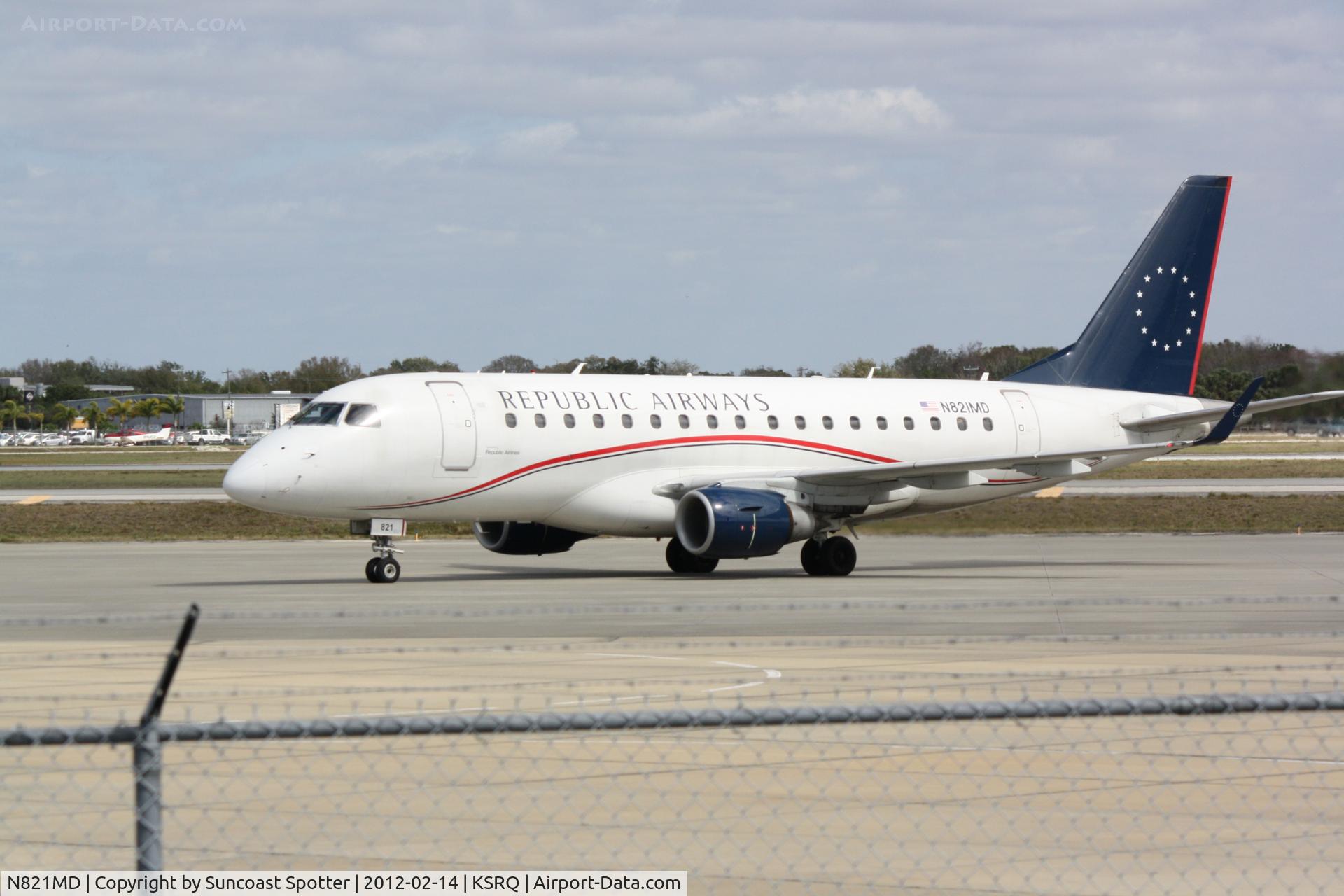 N821MD, 2004 Embraer 170SU (ERJ-170-100SU) C/N 17000042, Republic/US Air Flight 3399 arrives on Runway 14 at Sarasota-Bradenton International Airport following a flight from Reagan National Airport