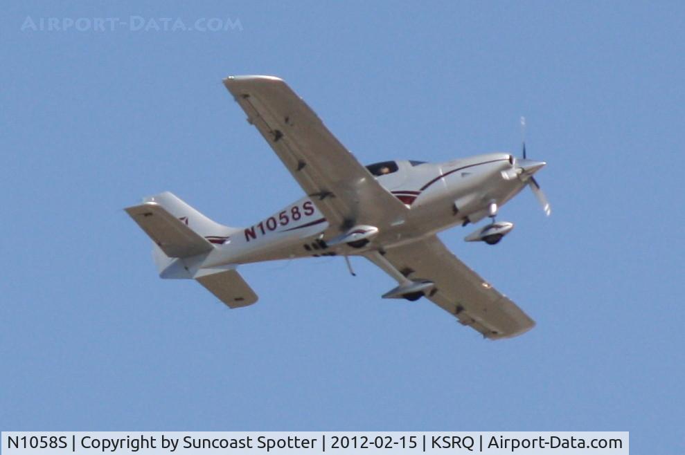 N1058S, 2007 Columbia Aircraft Mfg LC41-550FG Columbia 400 C/N 41722, N1058S departs Runway 14 at Sarasota-Bradenton International Airport