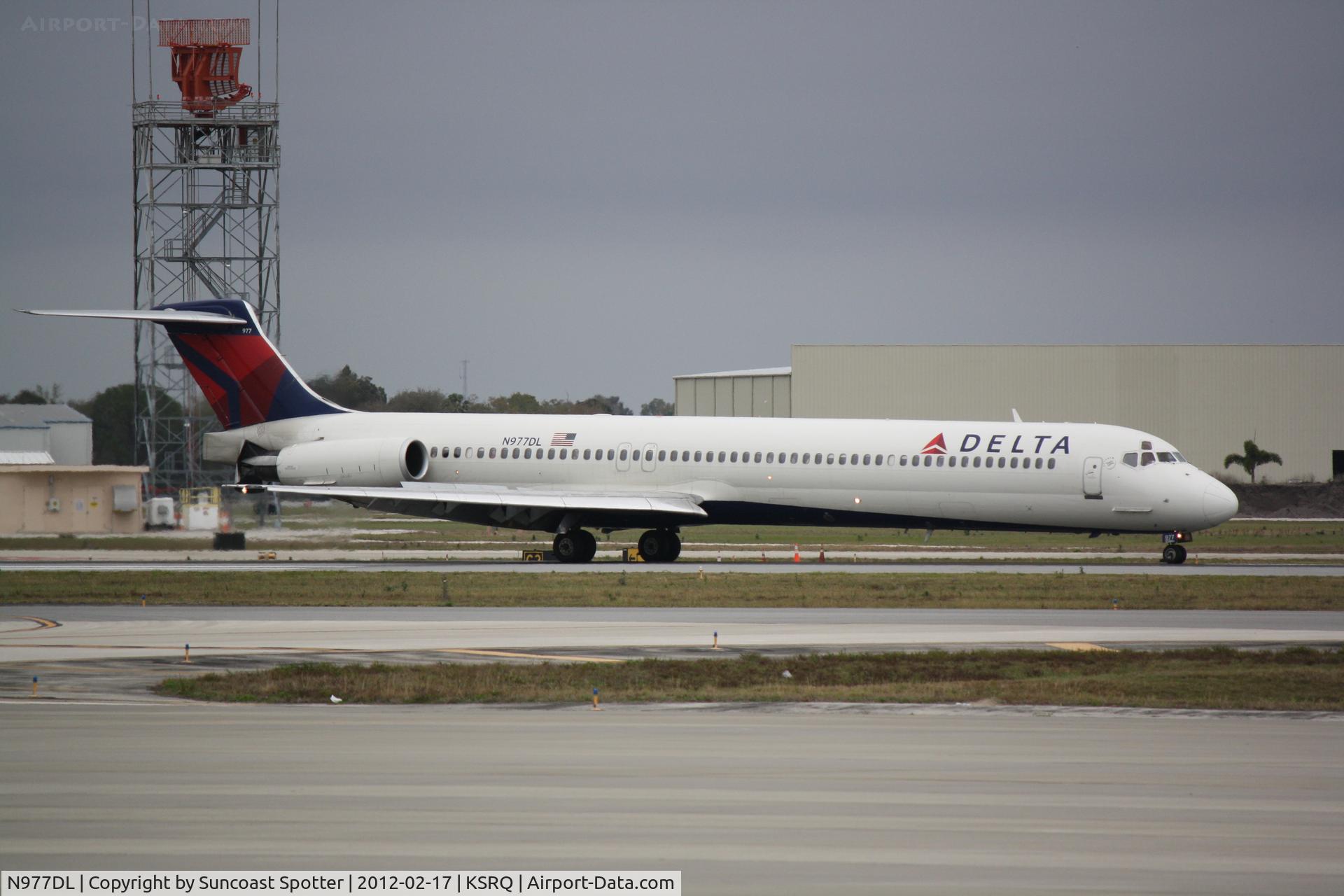 N977DL, 1991 McDonnell Douglas MD-88 C/N 53258, Delta MD-88 at SRQ