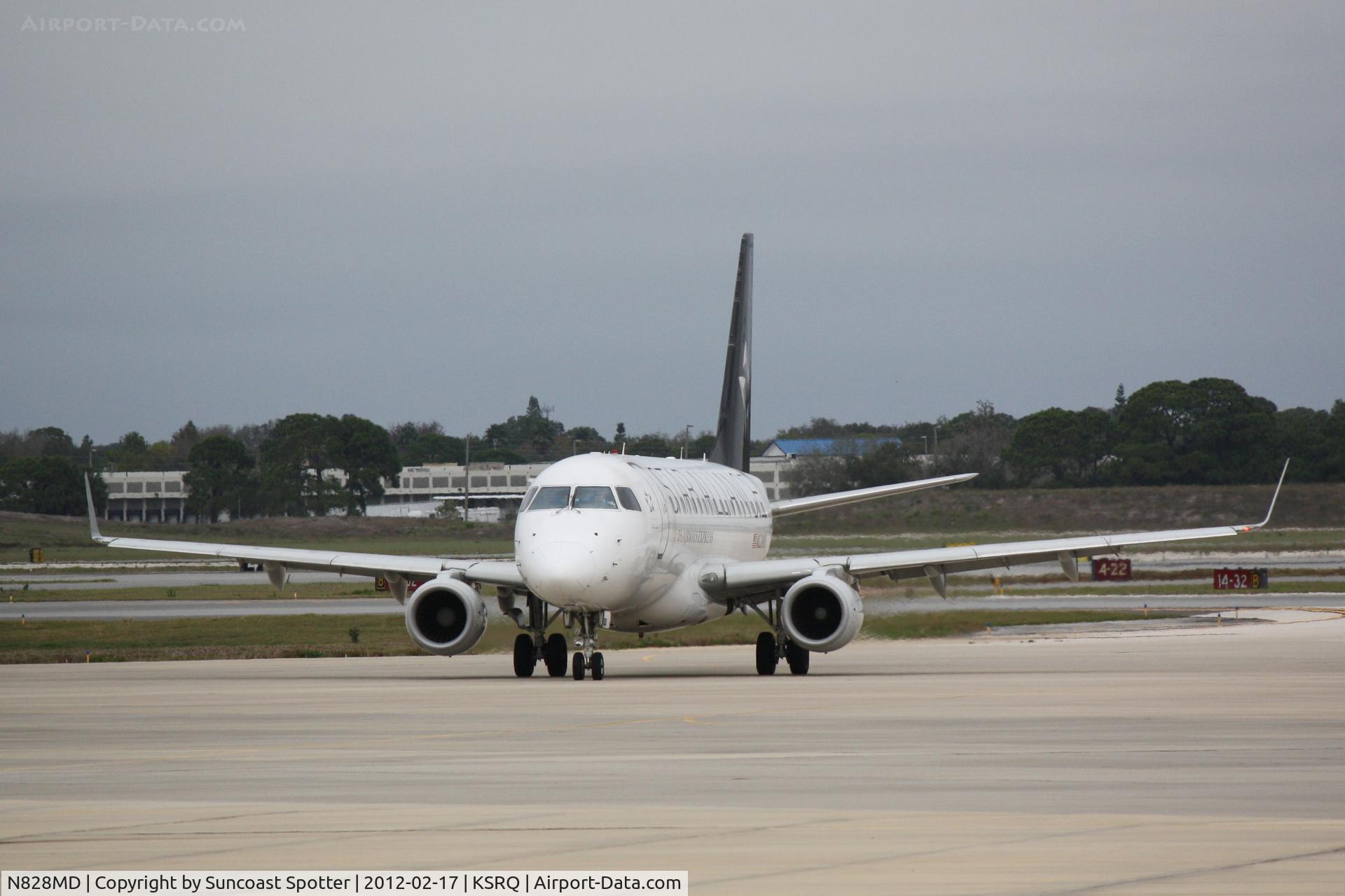 N828MD, 2005 Embraer 170SU (ERJ-170-100SU) C/N 17000048, Republic/US Air Flight 3399 arrives on Runway 14 at Sarasota-Bradenton International Airport following a flight from Reagan National Airport