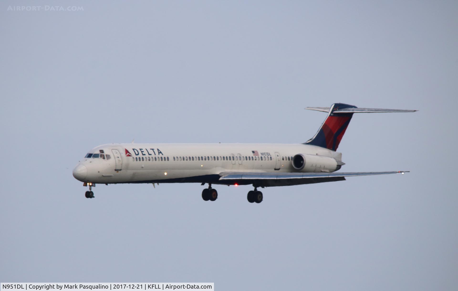 N951DL, 1990 McDonnell Douglas MD-88 C/N 49882, McDonnell Douglas MD-88