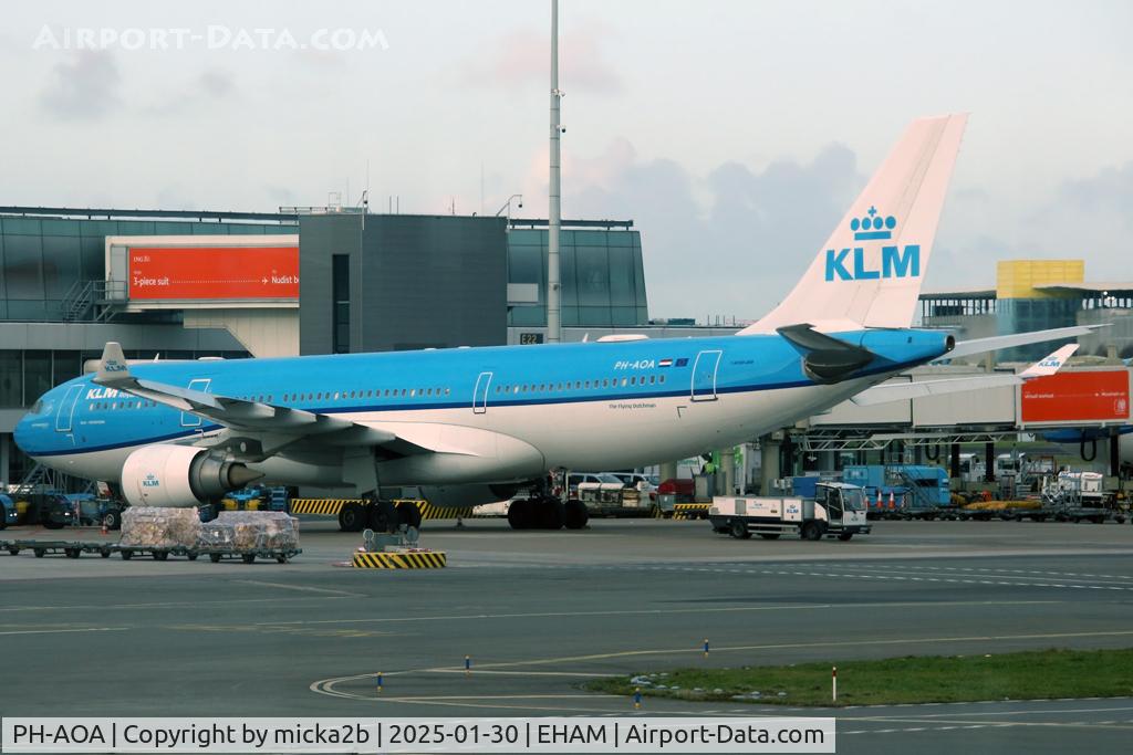 PH-AOA, 2005 Airbus A330-203 C/N 682, Parked