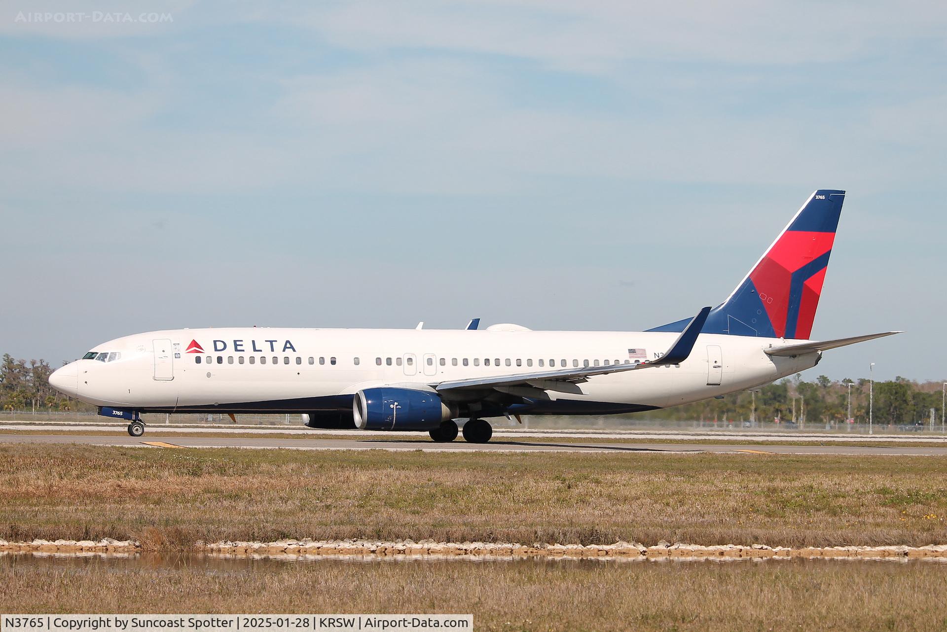 N3765, 2001 Boeing 737-832 C/N 30819, Delta Flight 1101 taxis at Southwest Florida International Airport prior to flight to LaGuardia Airport
