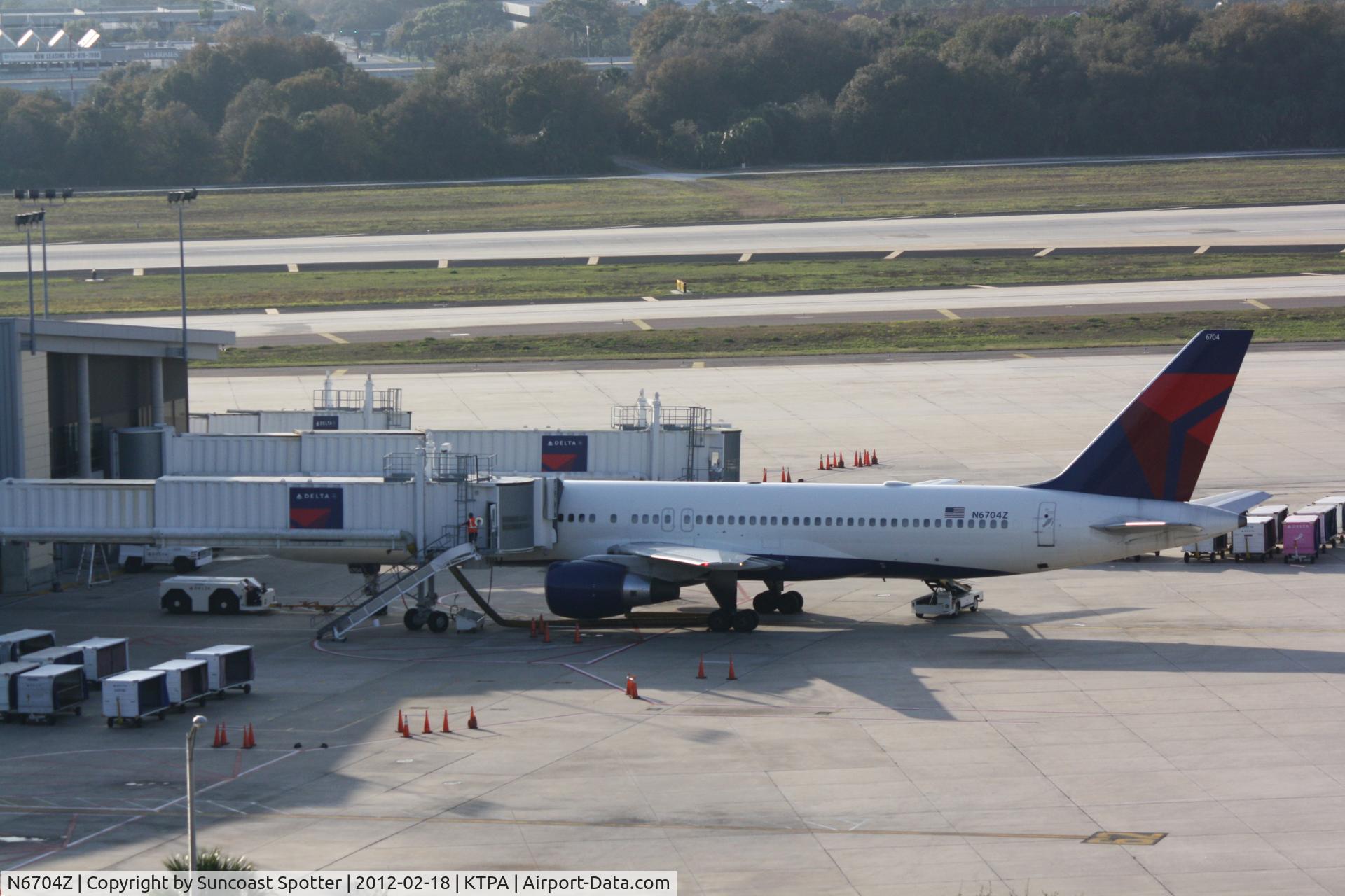 N6704Z, 2000 Boeing 757-232 C/N 30396, Delta Flight 1972 prepares for flight from Tampa International Airport