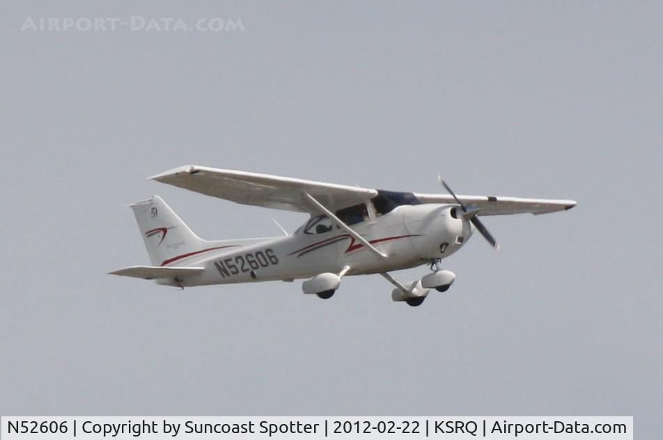 N52606, Cessna 172S C/N 172S10995, N52606 departs Runway 14 at Sarasota-Bradenton International Airport