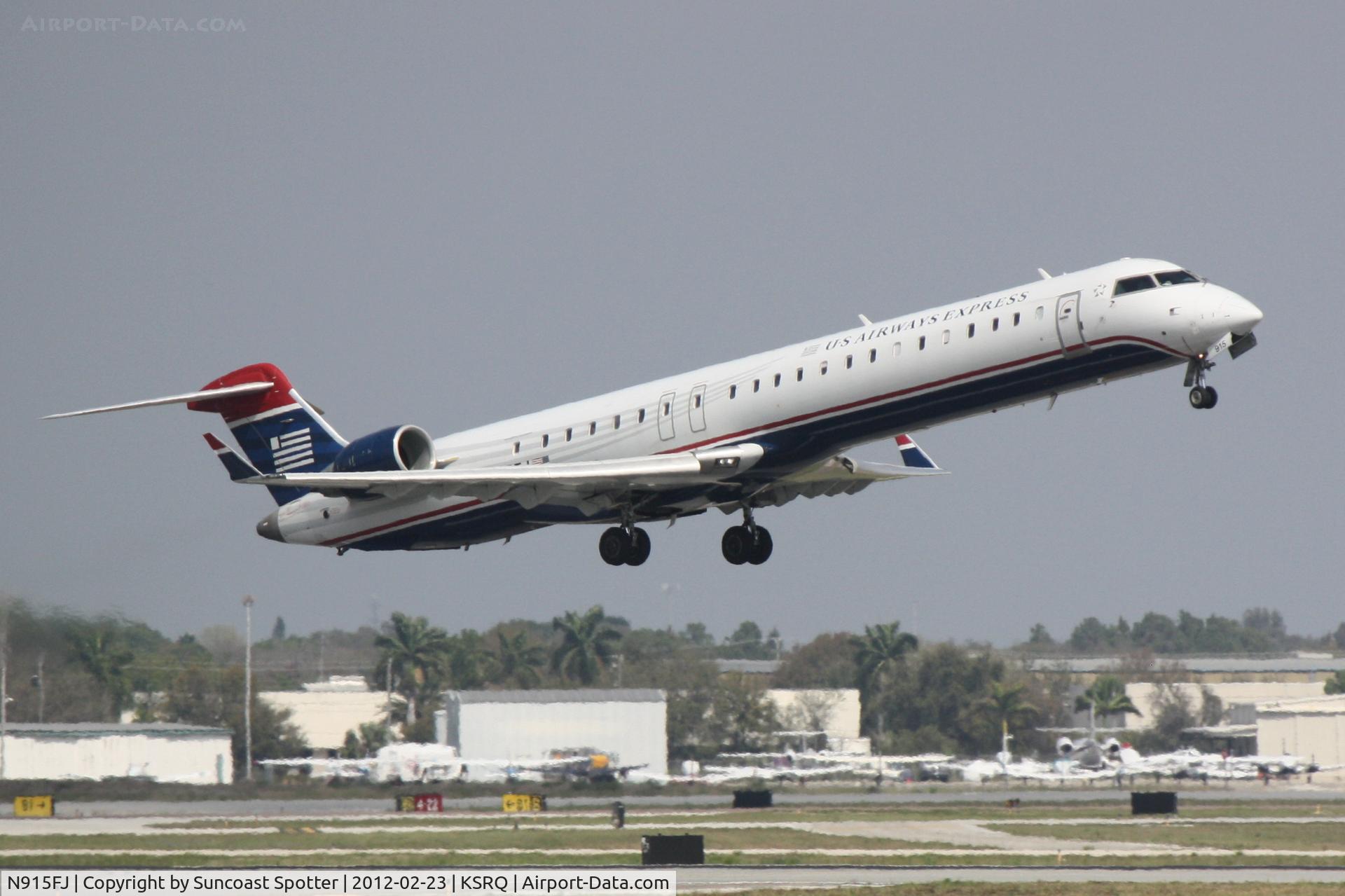 N915FJ, 2004 Bombardier CRJ900 (CL-600-2D24) C/N 15015, Mesa/US Air Flight 2647 departs Runway 14 at Sarasota-Bradenton International Airport enroute to Charlotte/Douglas International Airport