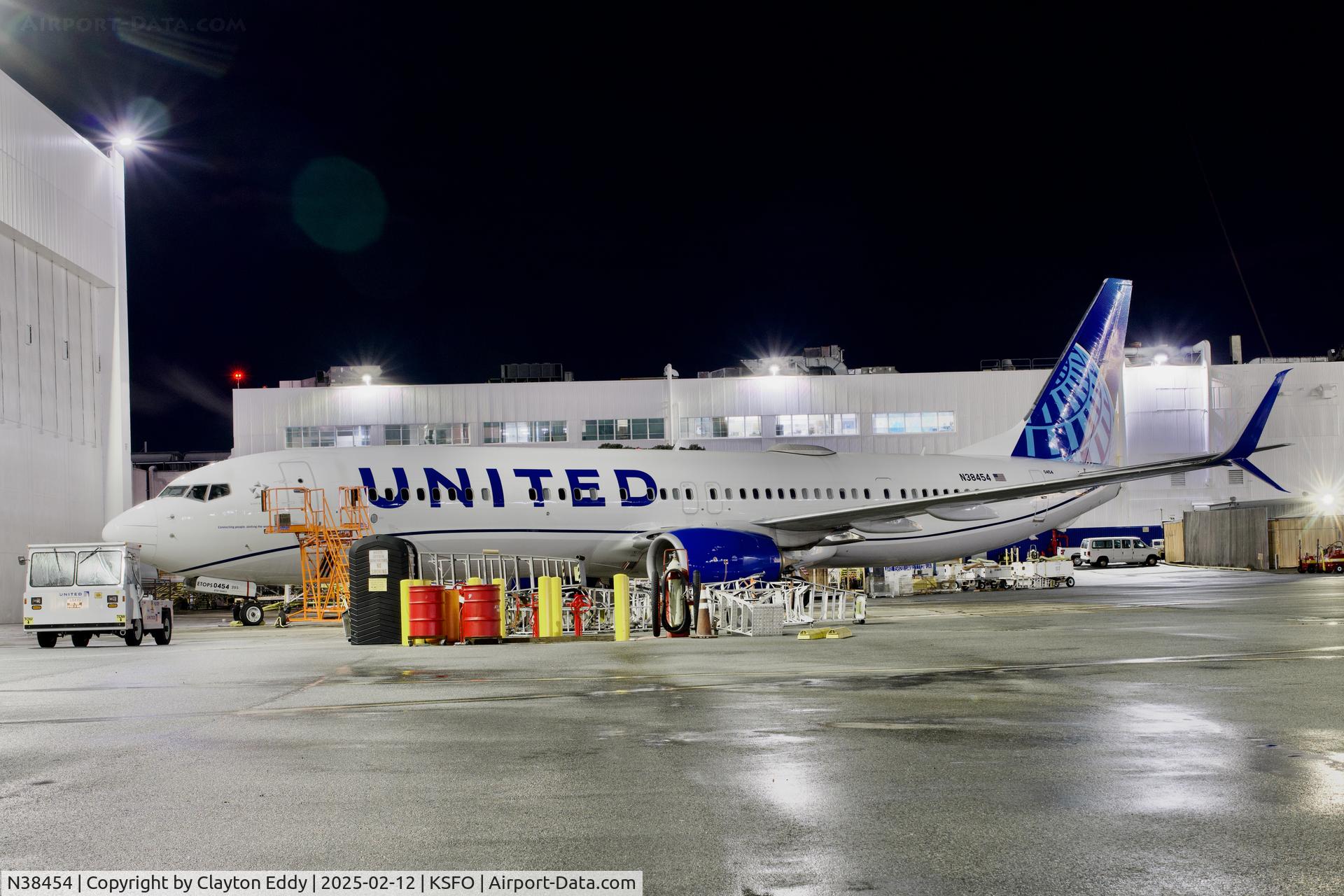 N38454, 2012 Boeing 737-924/ER C/N 31640, SFO 2025