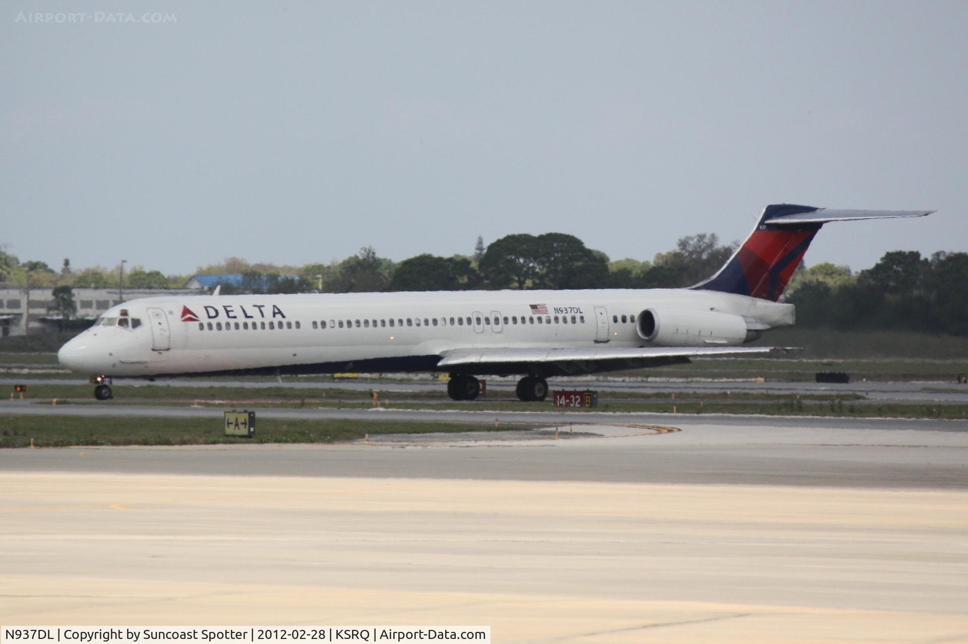 N937DL, 1989 McDonnell Douglas MD-88 C/N 49810, Delta Flight 1678 arrives on Runway 14 at Sarasota-Bradenton International Airport following a flight from Hartsfield-Jackson Atlanta International Airport