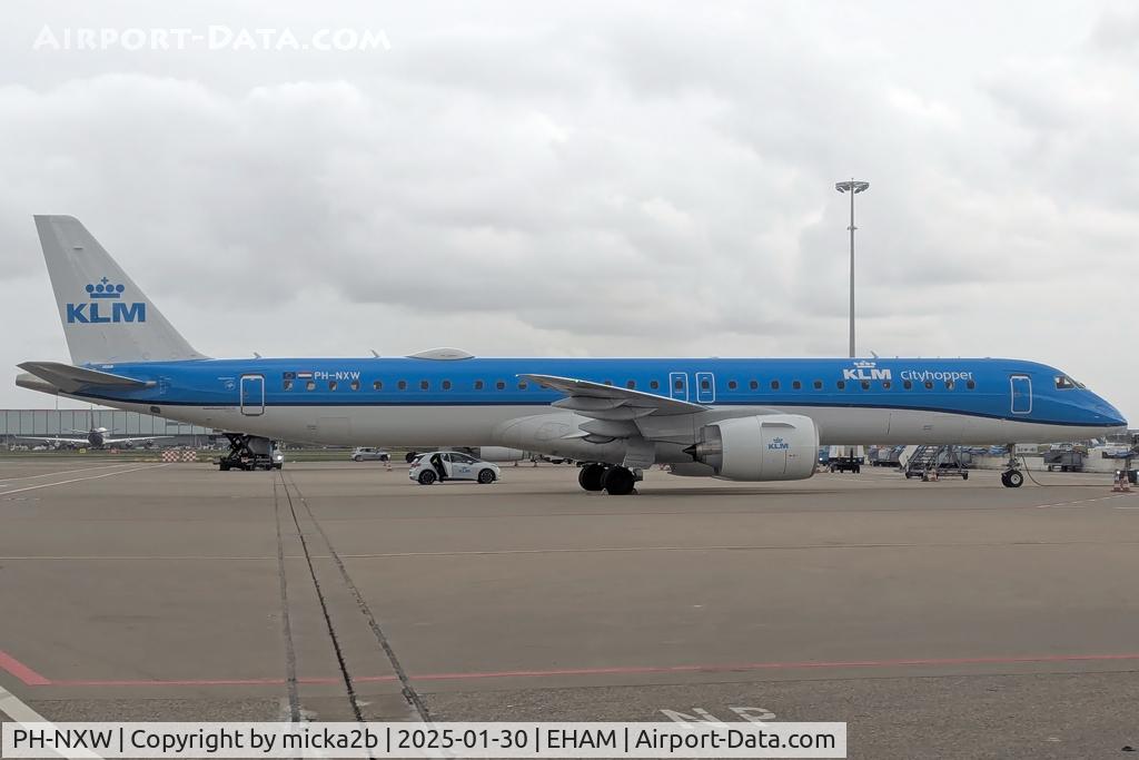 PH-NXW, 2024 Embraer E195-E2 C/N 19020161, Parked