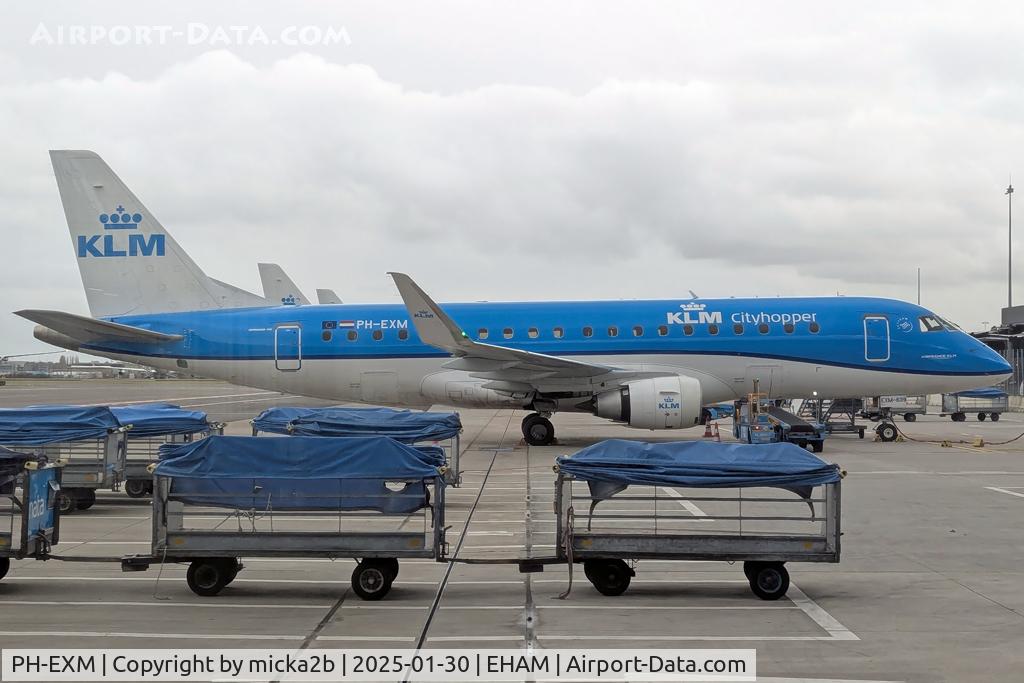 PH-EXM, 2017 Embraer 175STD (ERJ-170-200) C/N 17000639, Parked