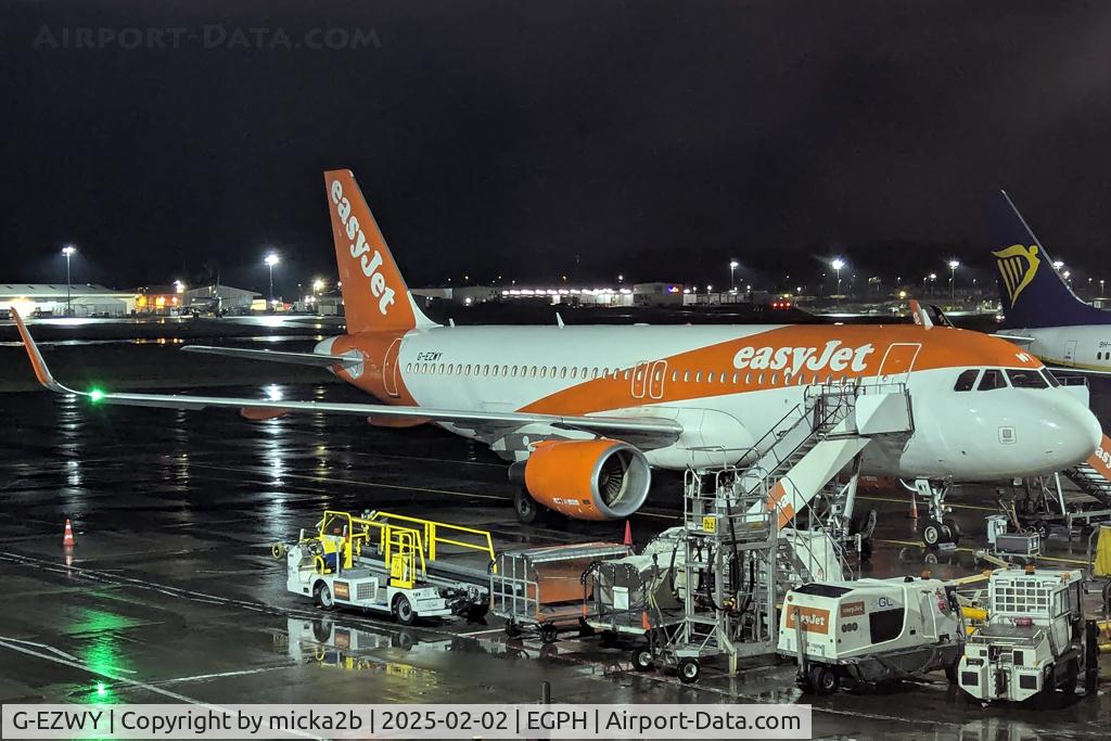 G-EZWY, 2014 Airbus A320-214 C/N 6267, Parked