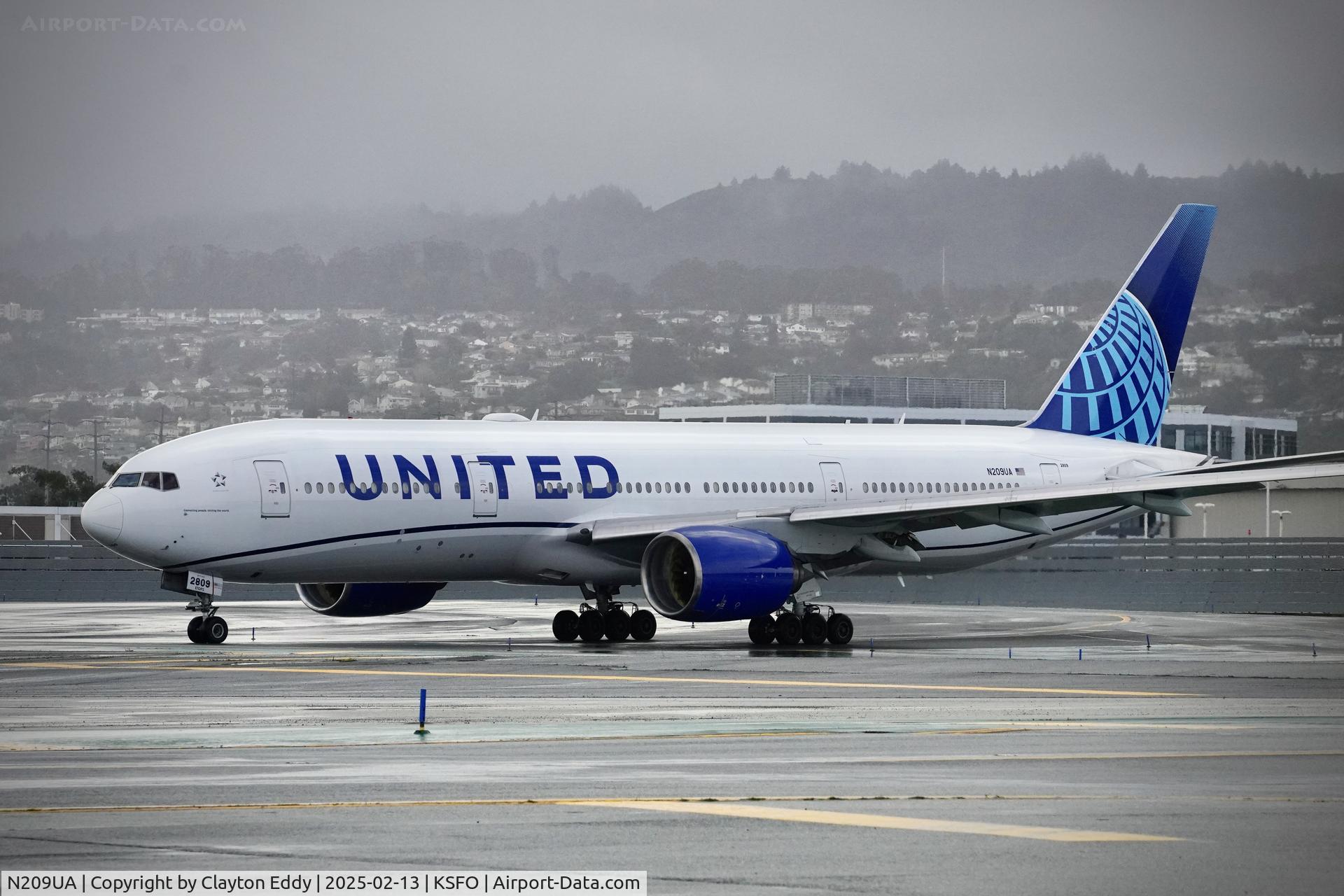 N209UA, 1999 Boeing 777-222 C/N 30215, SFO 2025