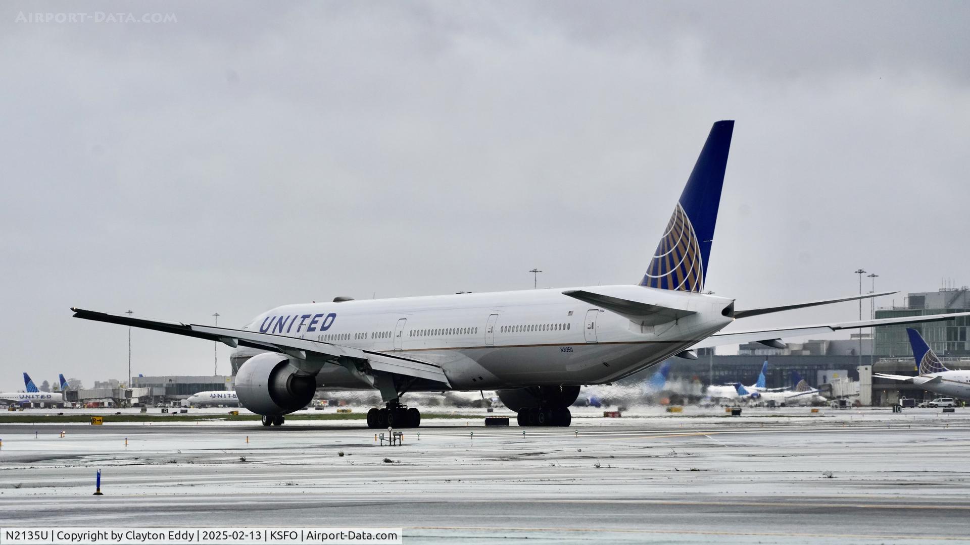 N2135U, 2017 Boeing 777-300/ER C/N 62646, SFO 2025