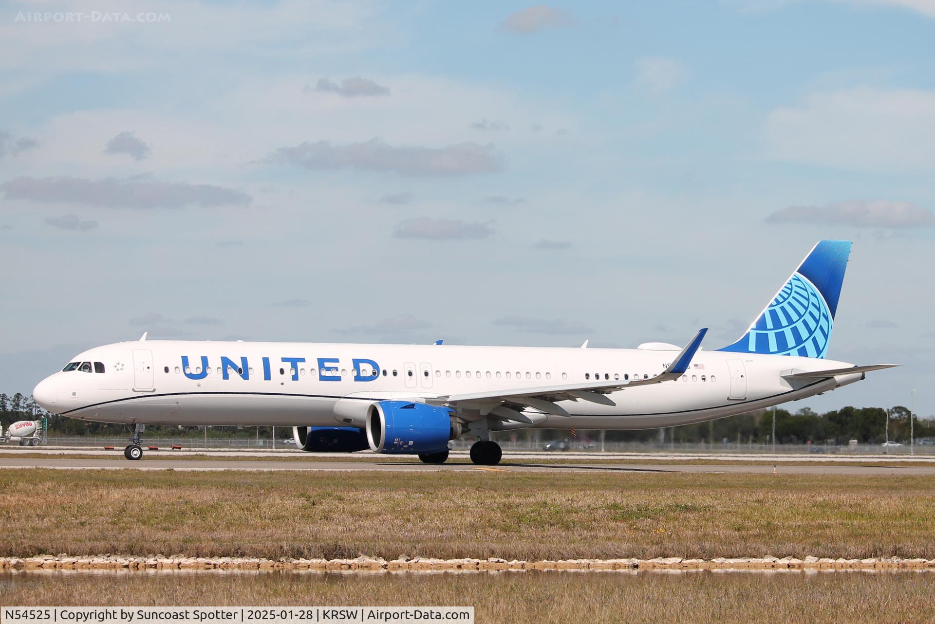 N54525, 2024 Airbus A321-271NX C/N 12208, United Flight 511 taxis at Southwest Florida International Airport prior to flight to Chicago-O’Hare International Airport