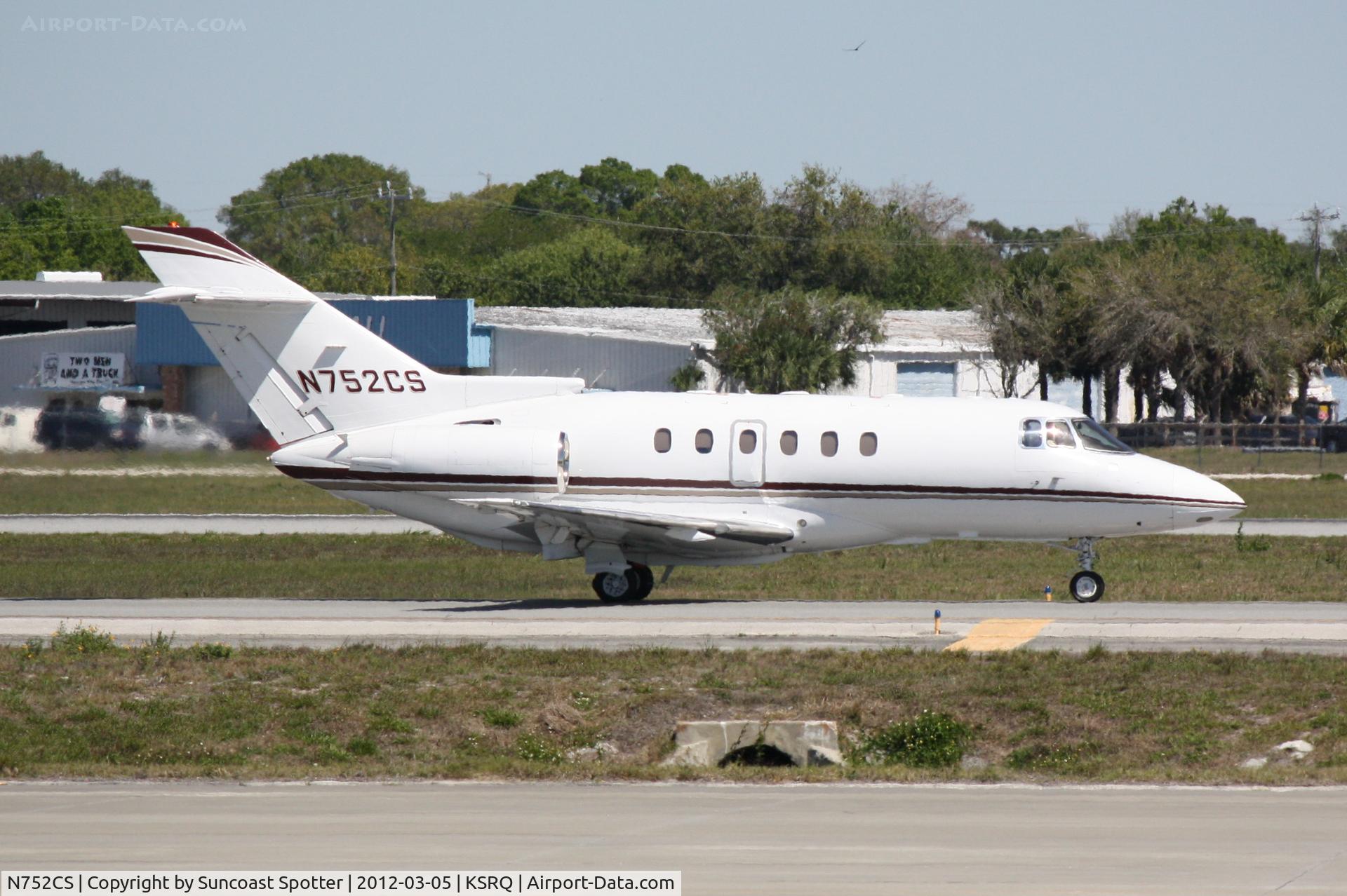 N752CS, 1996 Raytheon Hawker 800 C/N 258323, N752CS prepares for departure from Sarasota-Bradenton International Airport