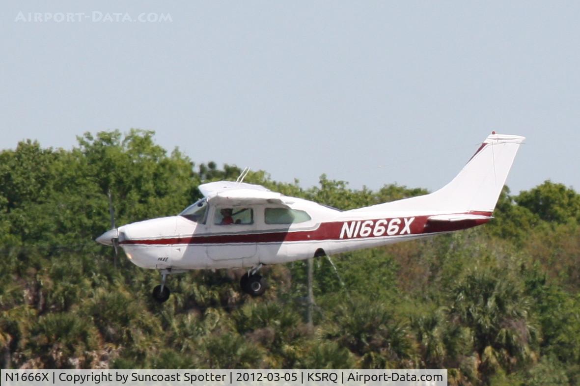 N1666X, 1975 Cessna 210L Centurion C/N 21060701, N1666X arrives on Runway 32 at Sarasota-Bradenton International Airport