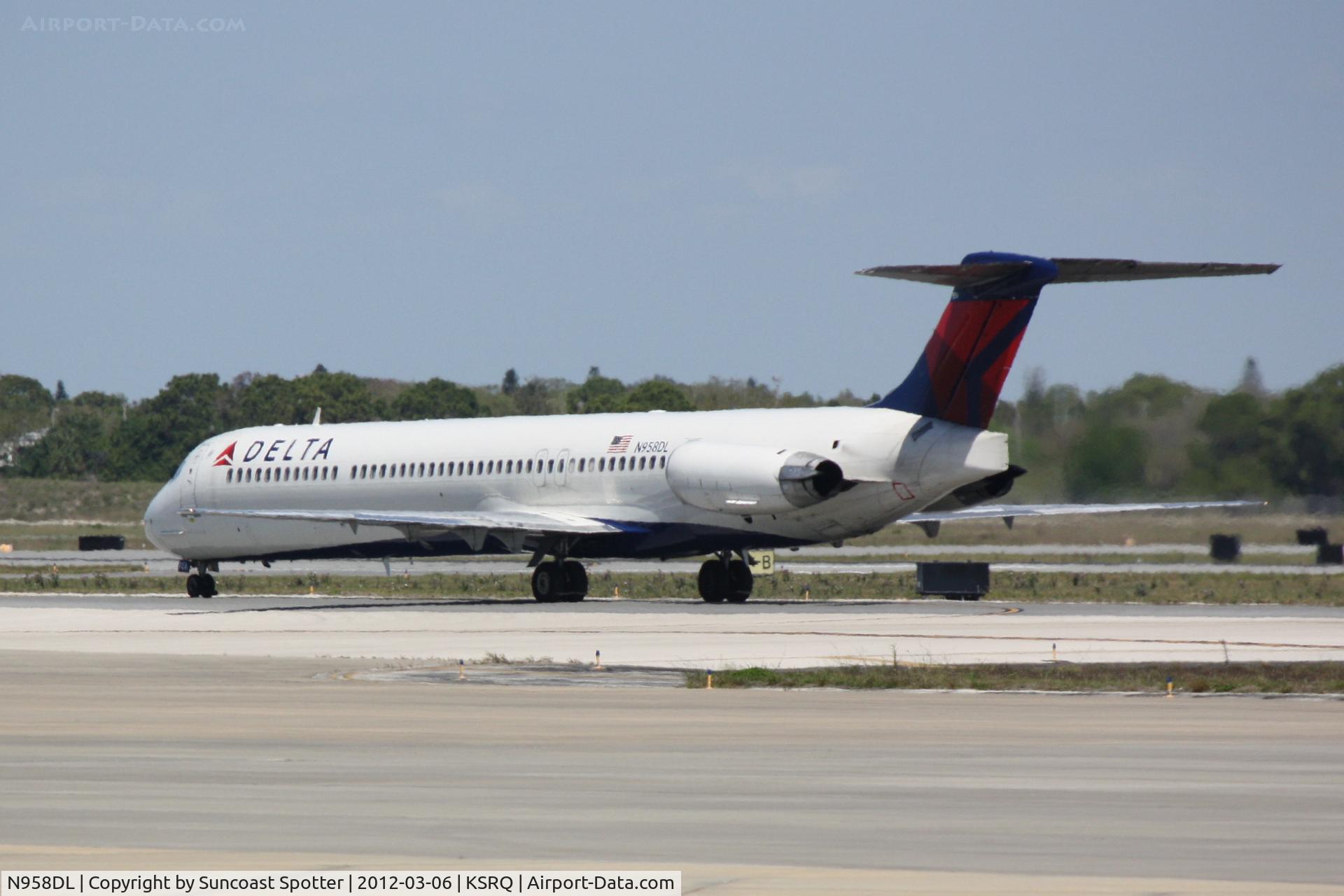 N958DL, 1990 McDonnell Douglas MD-88 C/N 49977, Delta Flight 1678 arrives on Runway 14 at Sarasota-Bradenton International Airport following a flight from Hartsfield-Jackson Atlanta International Airport