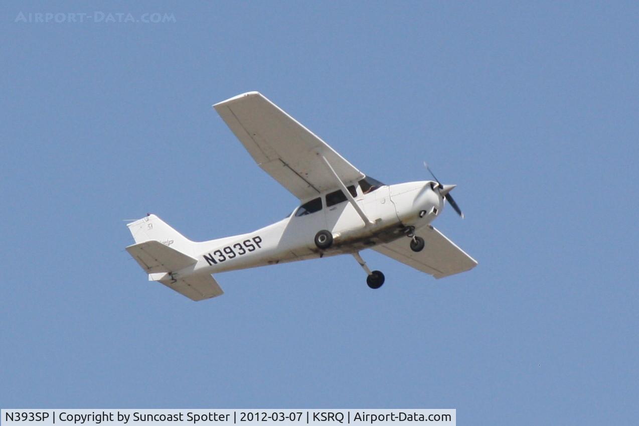N393SP, 1999 Cessna 172S C/N 172S8290, N393SP departs Runway 14 at Sarasota-Bradenton International Airport