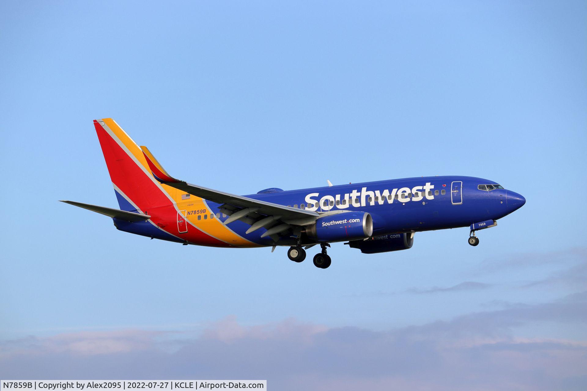 N7859B, 2002 Boeing 737-7Q8 C/N 30641, Southwest #1695 KMDW-KCLE