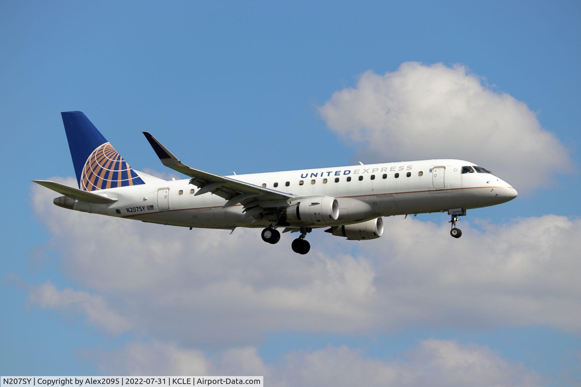 N207SY, 2017 Embraer 175LR (ERJ-170-200LR) C/N 17000643, United Express #5621 KORD-KCLE