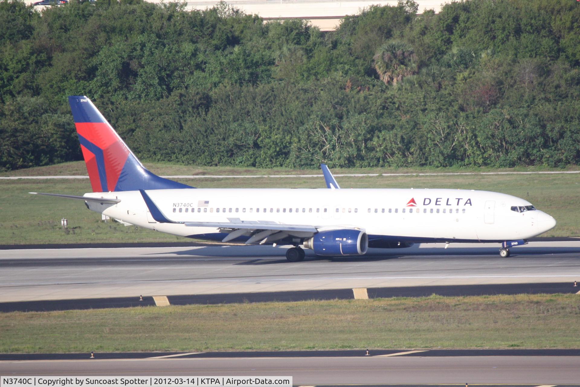 N3740C, 2000 Boeing 737-832 C/N 30800, Delta Flight 2280 arrives on Runway 1L at Tampa International Airport following a flight from LaGuardia Airport