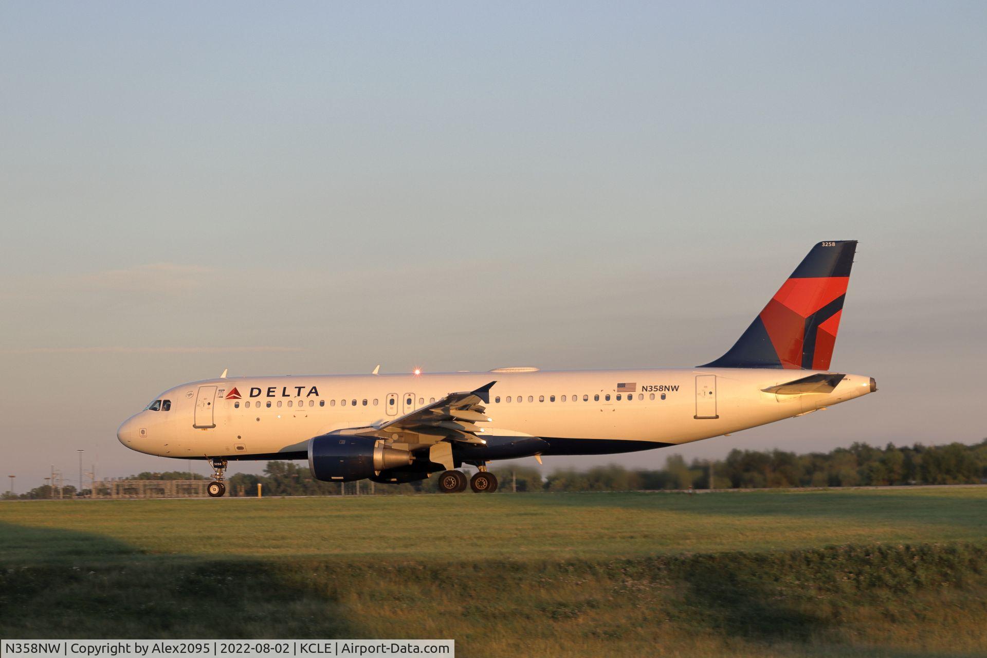 N358NW, 1998 Airbus A320-212 C/N 832, Delta #2286 KCLE-KATL