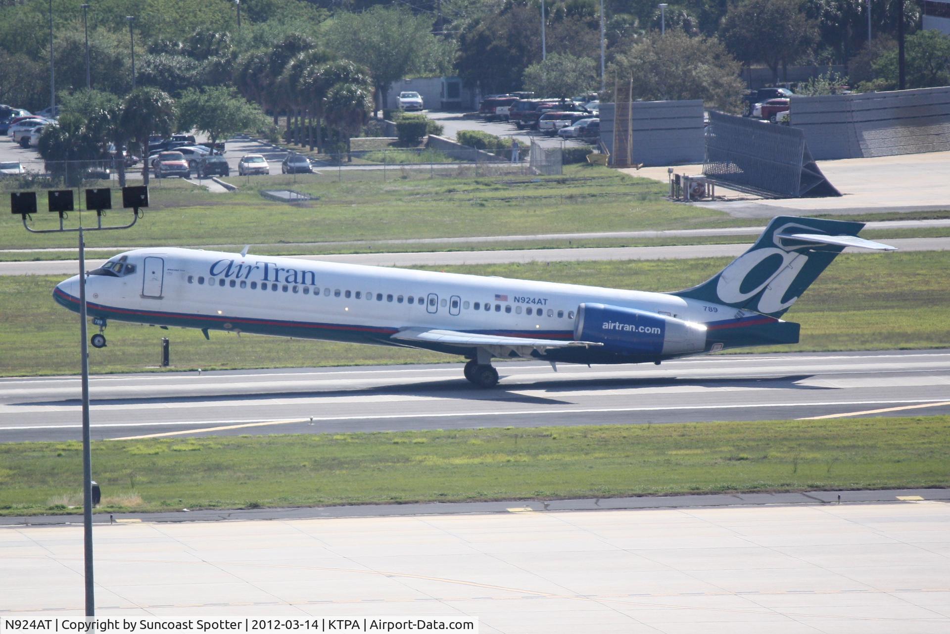 N924AT, 2000 Boeing 717-200 C/N 55080, AirTran Flight 128 departs Runway 1R at Tampa International Airport enroute to Hartsfield-Jackson Atlanta International Airport