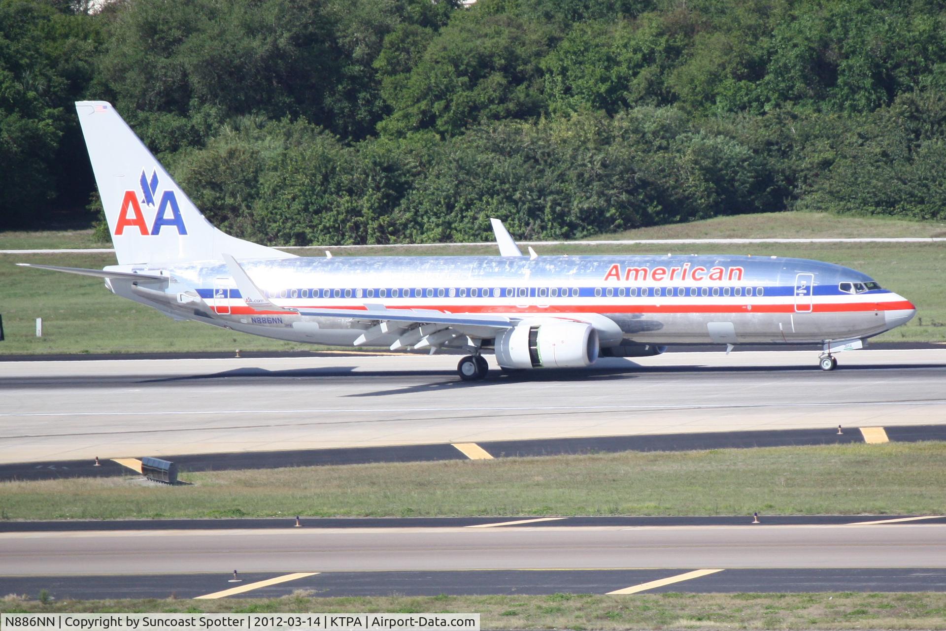N886NN, 2012 Boeing 737-823 C/N 33223, American Flight 1430 arrives on Runway 1L at Tampa International Airport following a flight from Dallas/Fort Worth International Airport