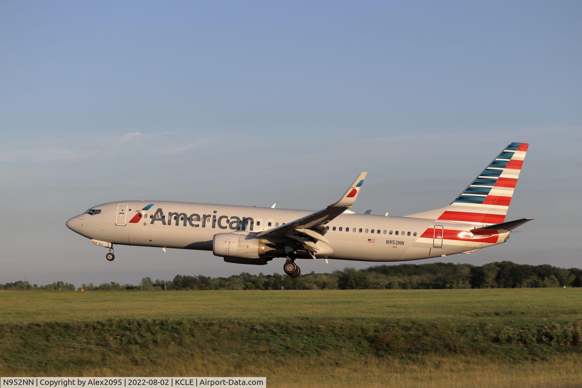 N952NN, 2014 Boeing 737-823 C/N 31196, American #1043 KCLT-KCLE