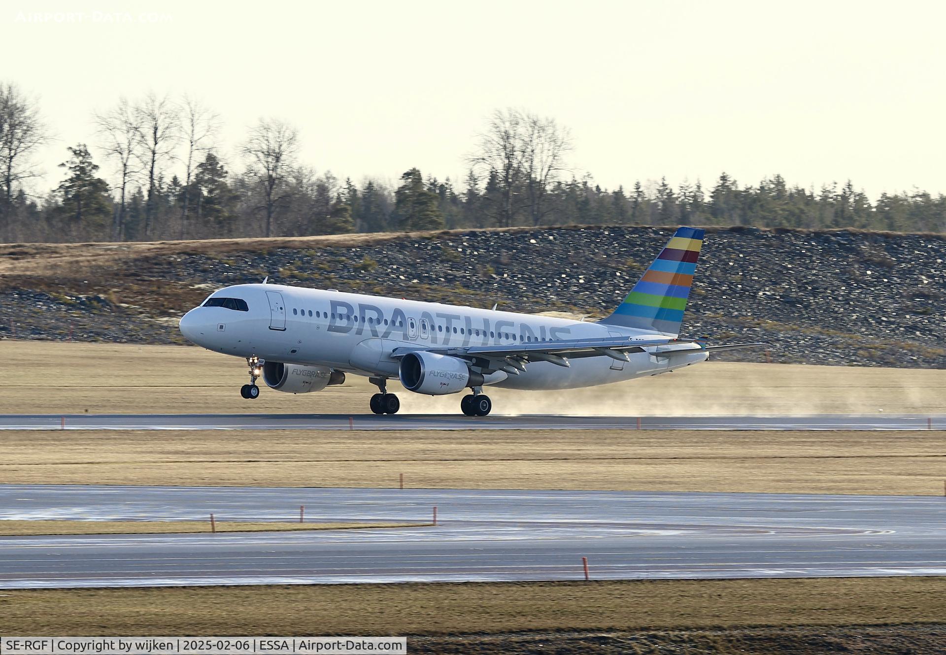 SE-RGF, 2007 Airbus A320-214 C/N 3240, Rwy 01R