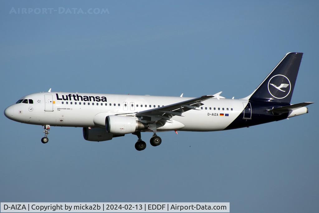 D-AIZA, 2009 Airbus A320-214 C/N 4097, Landing