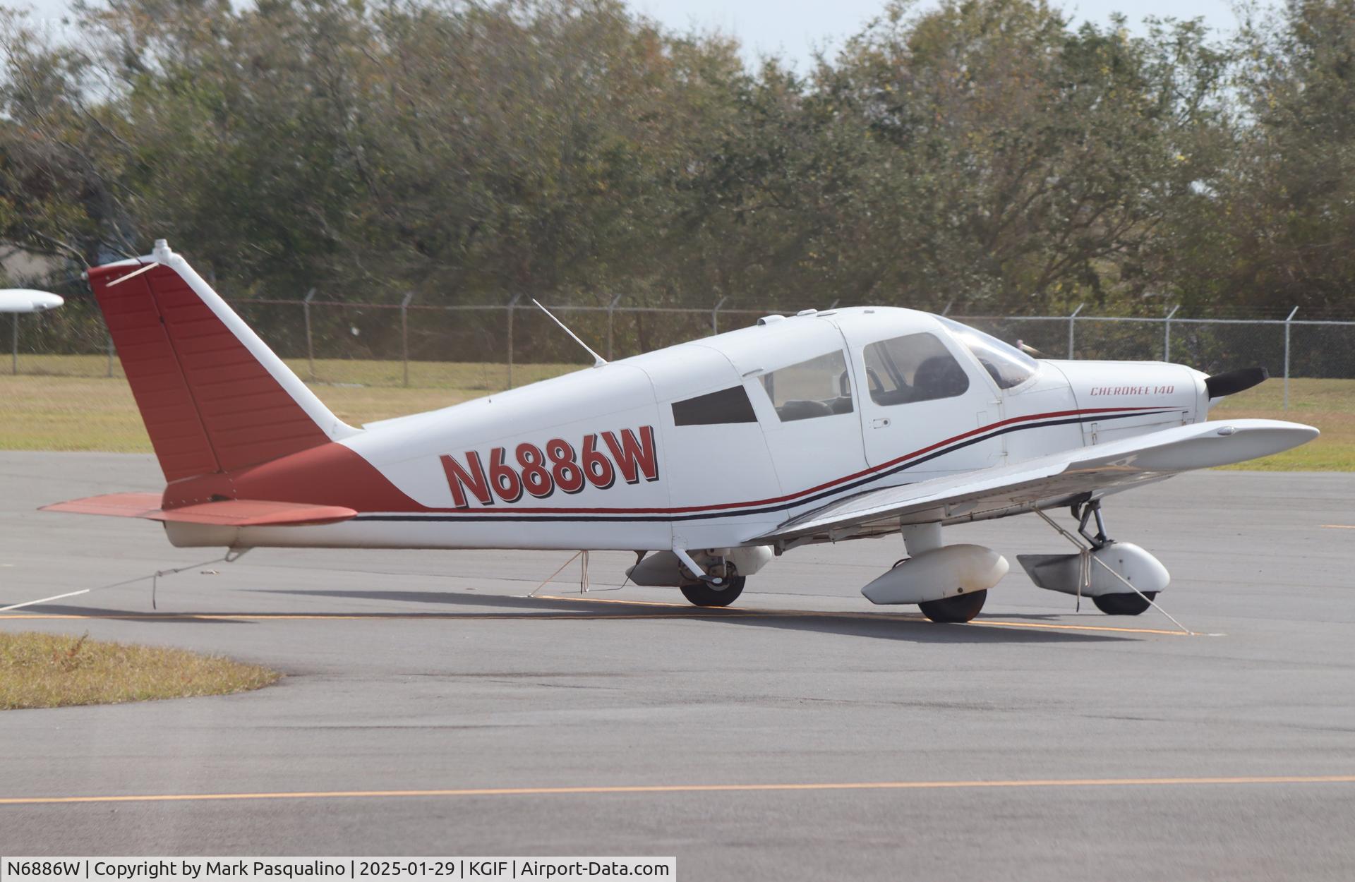 N6886W, 1965 Piper PA-28-140 C/N 28-21042, Piper PA-28-140