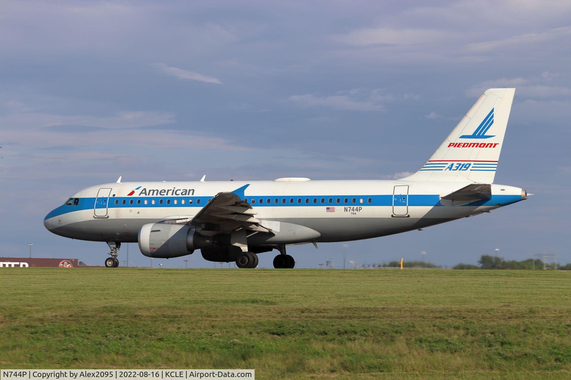 N744P, 2000 Airbus A319-112 C/N 1287, American #1475 KCLE-KPHL