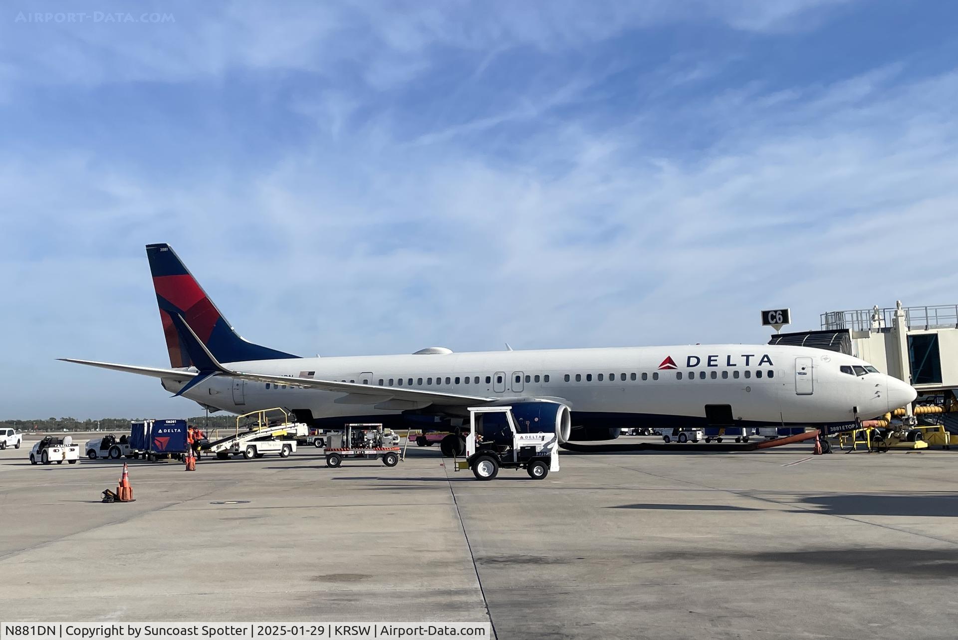 N881DN, 2017 Boeing 737-932/ER C/N 31992, Delta Boeing 737 at the gate at RSW