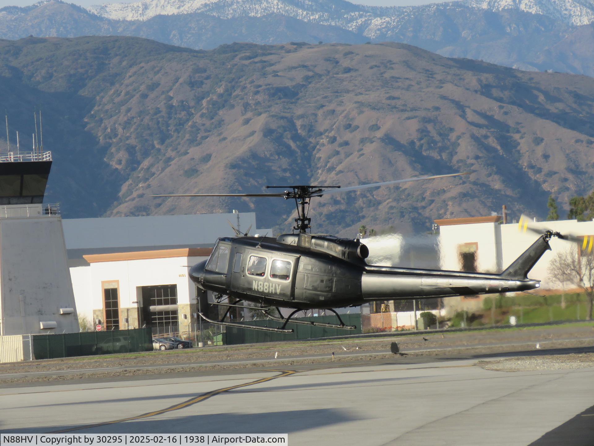 N88HV, 1980 Bell 212 Eagle Single C/N 31118, Waiting to go