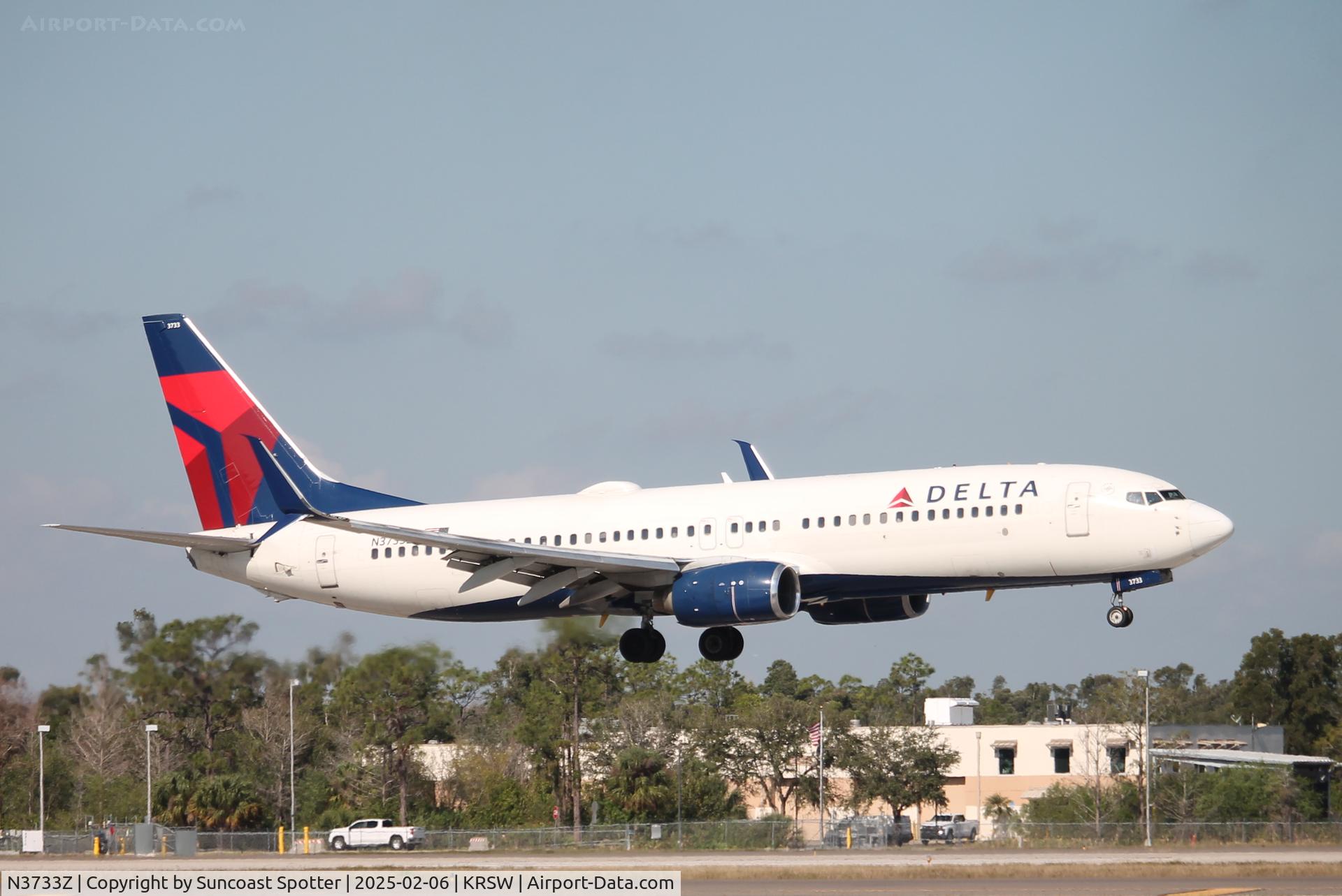 N3733Z, 2000 Boeing 737-832 C/N 30539, Delta Flight 2474 arrives on Runway 6 at Southwest Florida International Airport following flight from Boston-Logan International Airport