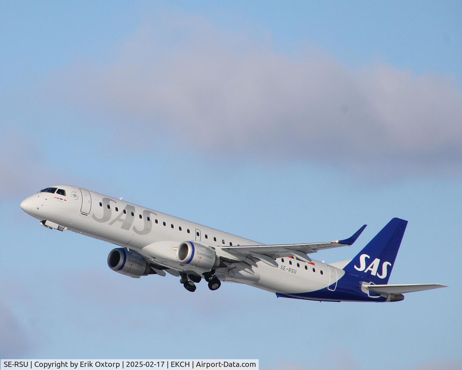 SE-RSU, 2018 Embraer ERJ-195LR (ERJ-190-200LR) C/N 19000752, SE-RSU take off rw 22R