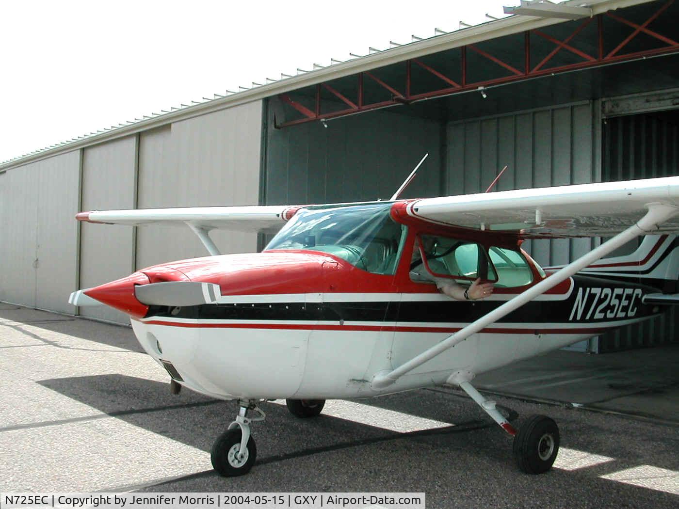 N725EC, 1972 Cessna 172M C/N 17260842, Pretty and Shiny with New Windshield Beegle Aviation Greeley CO.