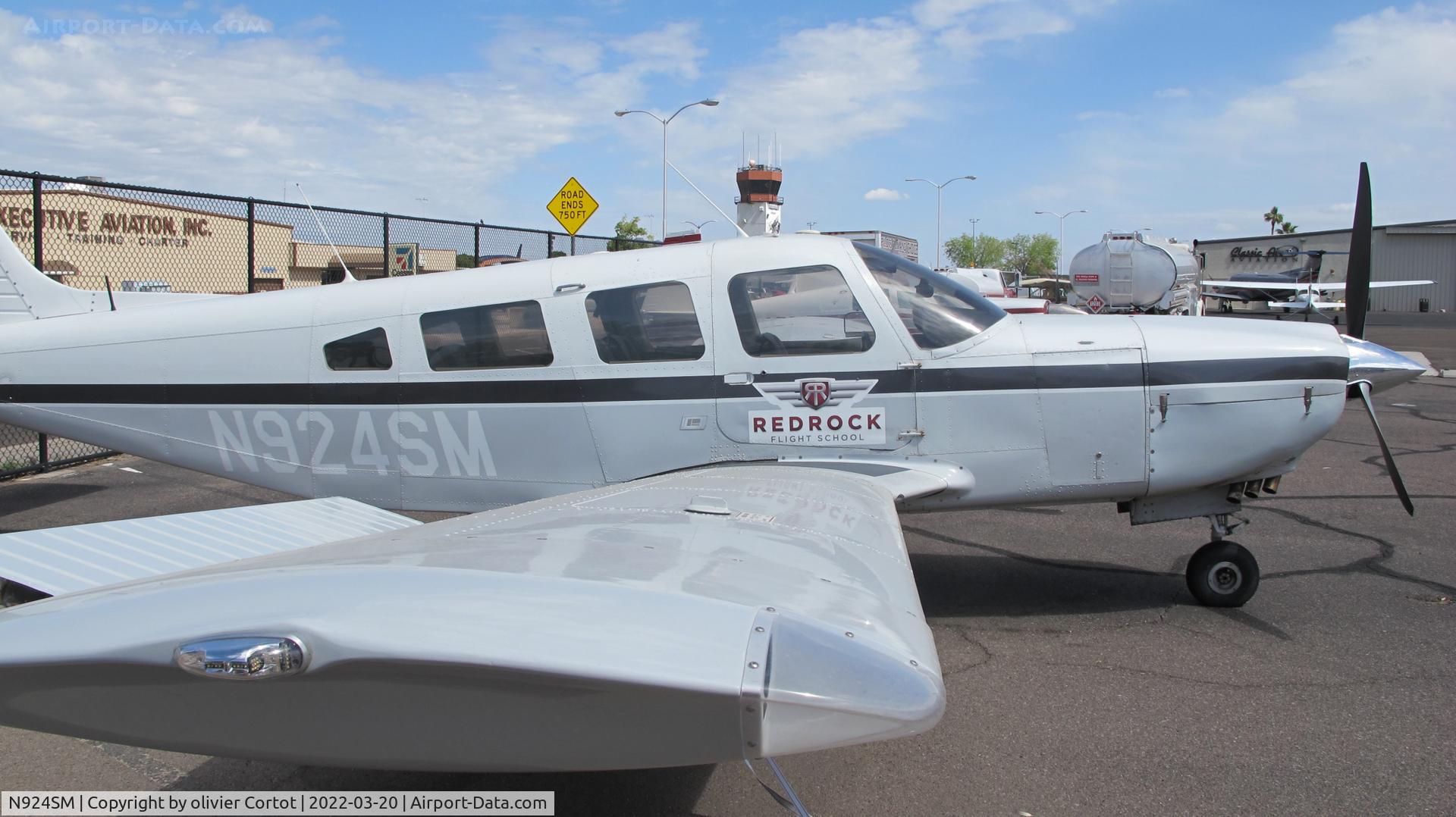 N924SM, 1976 Piper PA-32R-300 Cherokee Lance C/N 32R-7680090, Falcon field AZ