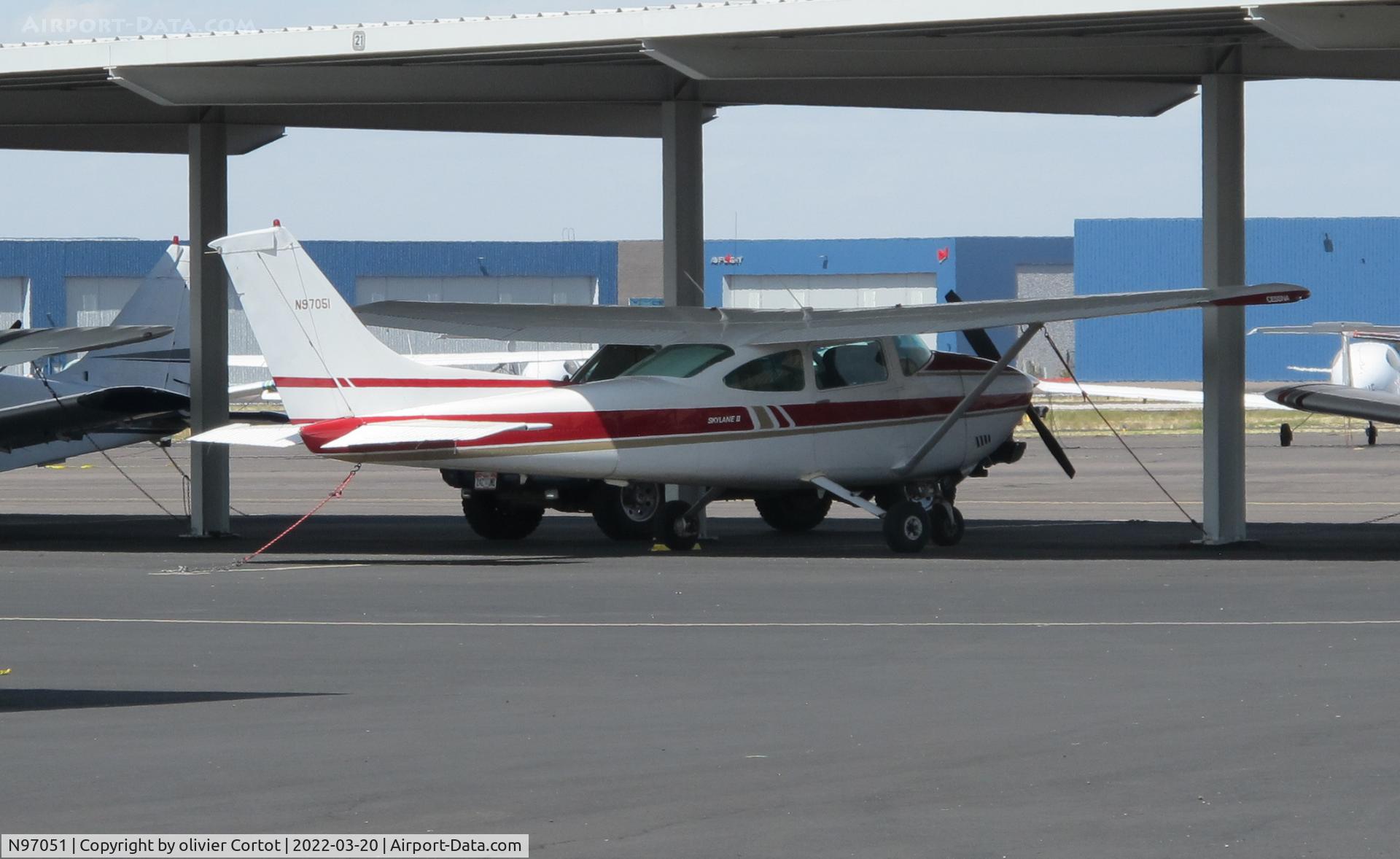 N97051, 1979 Cessna 182Q Skylane C/N 18266955, Falcon field AZ
