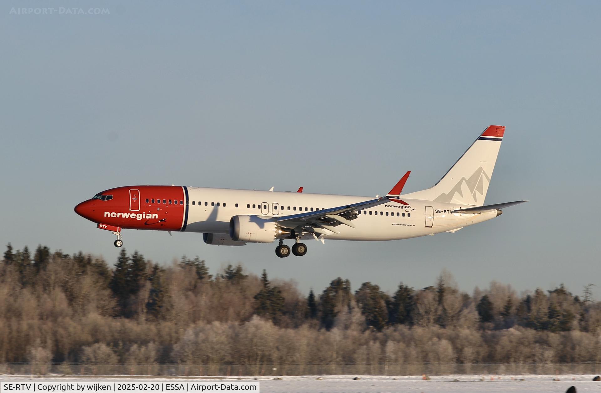 SE-RTV, 2025 Boeing 737-8 MAX C/N 44877, Rwy 26