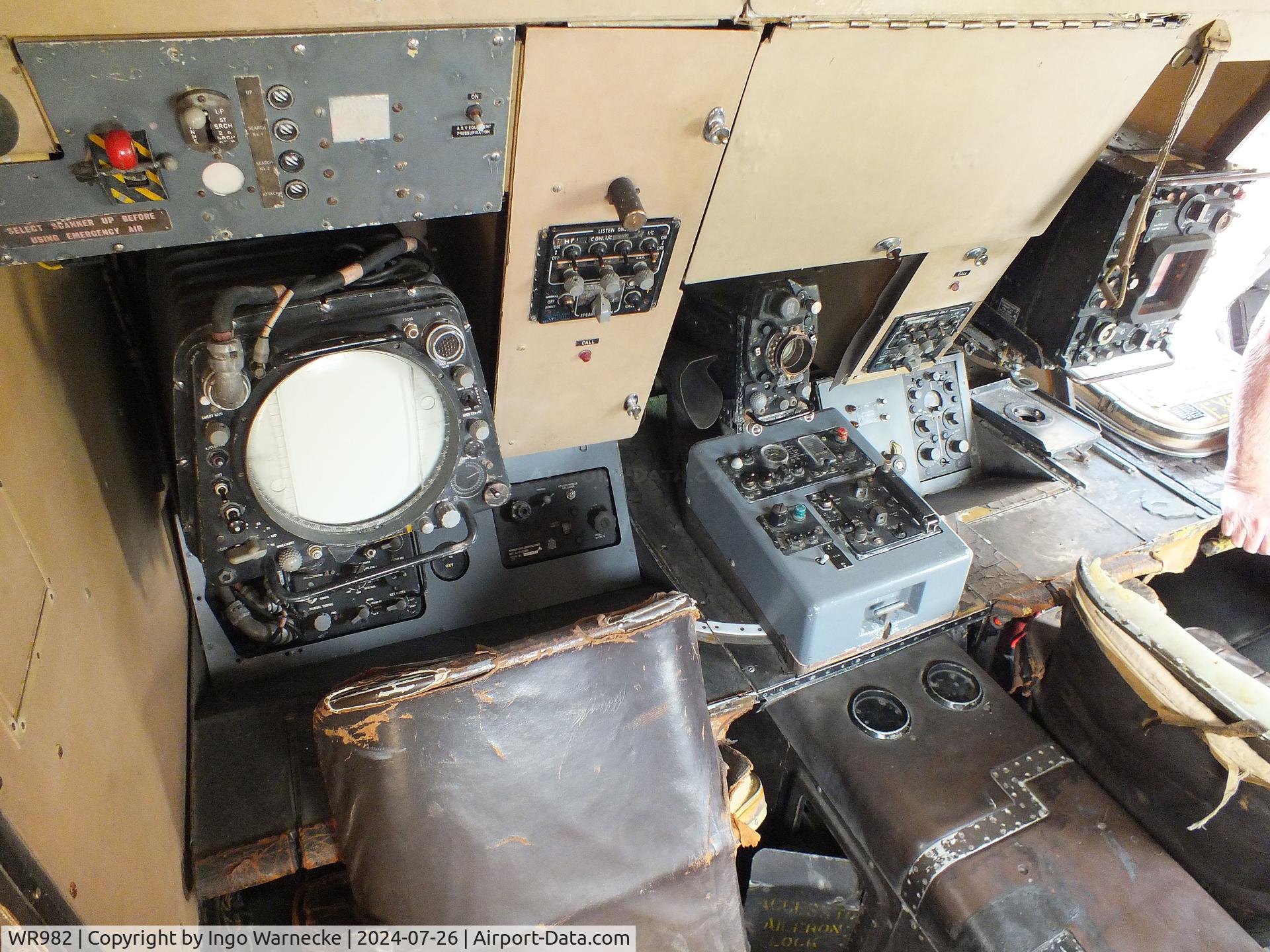 WR982, 1958 Avro 716 Shackleton MR.3/3 C/N 8106M, Avro 716 Shackleton MR3 at the Gatwick Aviation Museum, Charlwood #i