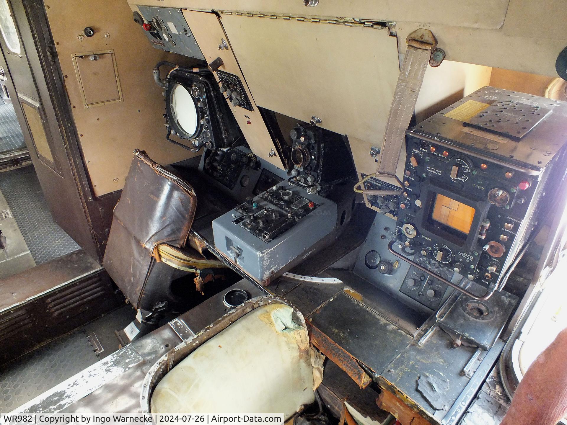 WR982, 1958 Avro 716 Shackleton MR.3/3 C/N 8106M, Avro 716 Shackleton MR3 at the Gatwick Aviation Museum, Charlwood #i