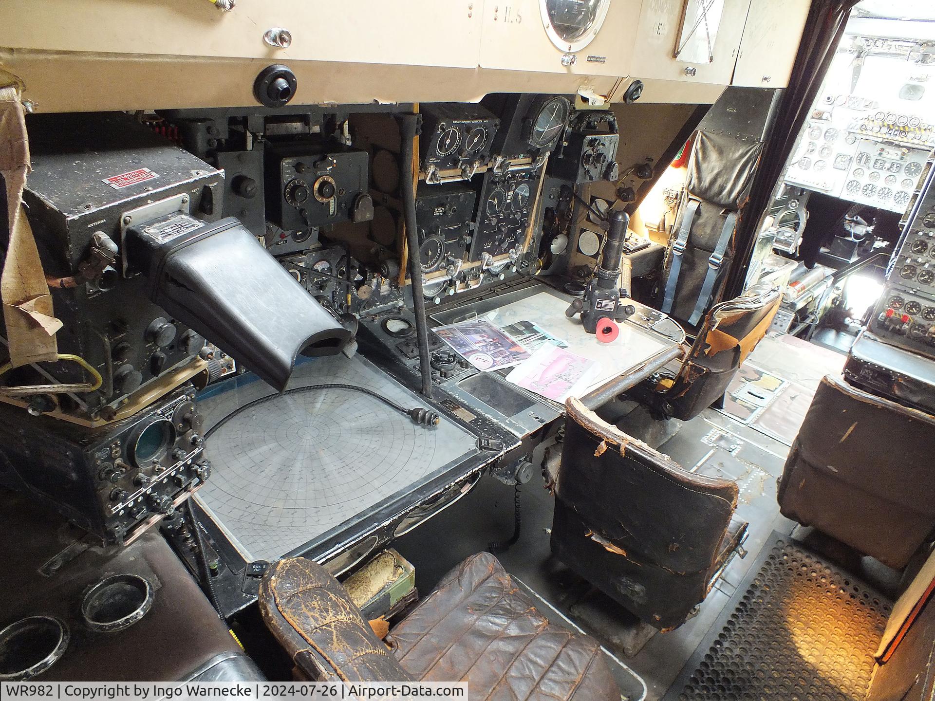 WR982, 1958 Avro 716 Shackleton MR.3/3 C/N 8106M, Avro 716 Shackleton MR3 at the Gatwick Aviation Museum, Charlwood #i