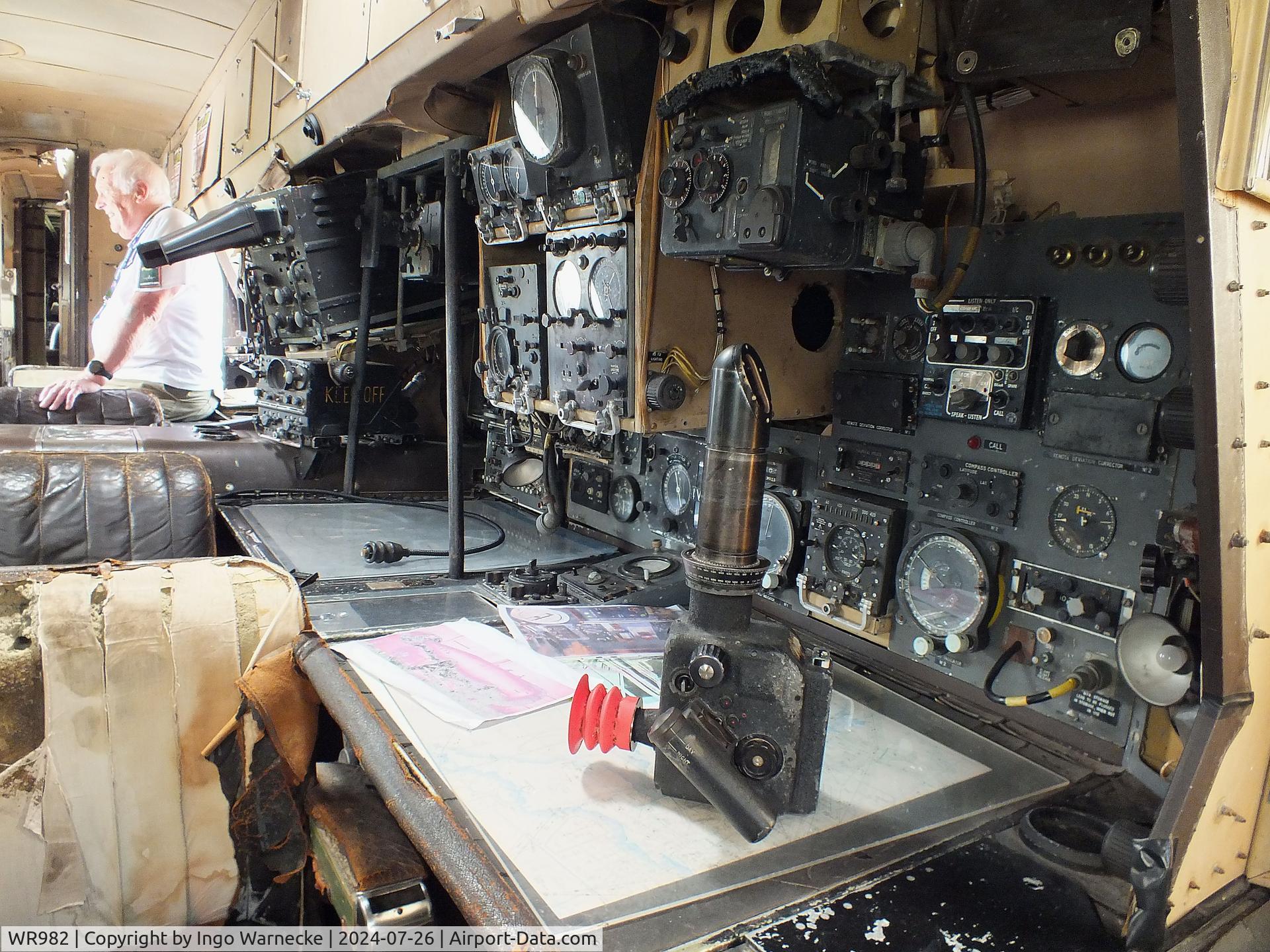 WR982, 1958 Avro 716 Shackleton MR.3/3 C/N 8106M, Avro 716 Shackleton MR3 at the Gatwick Aviation Museum, Charlwood #i