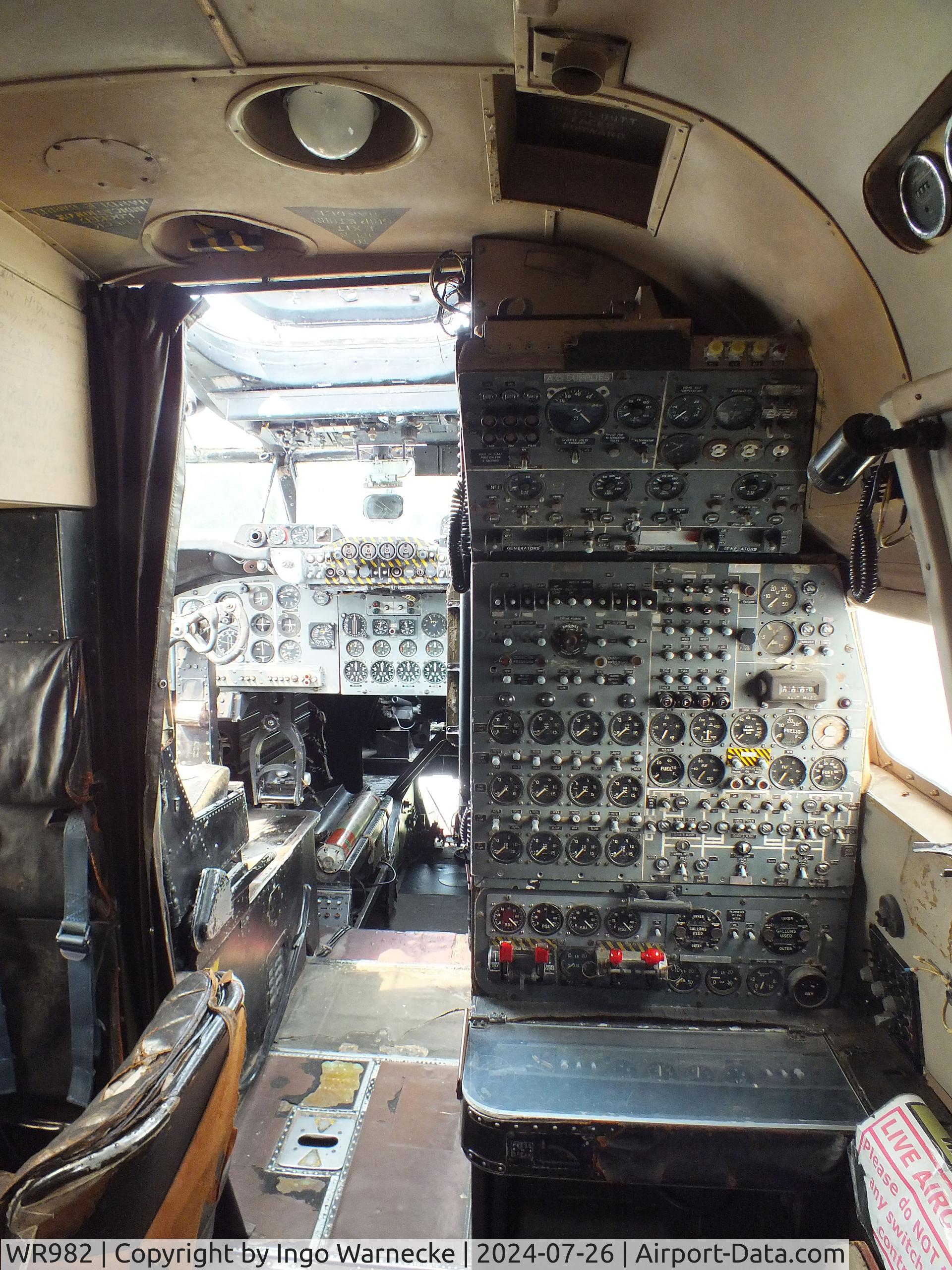WR982, 1958 Avro 716 Shackleton MR.3/3 C/N 8106M, Avro 716 Shackleton MR3 at the Gatwick Aviation Museum, Charlwood #i