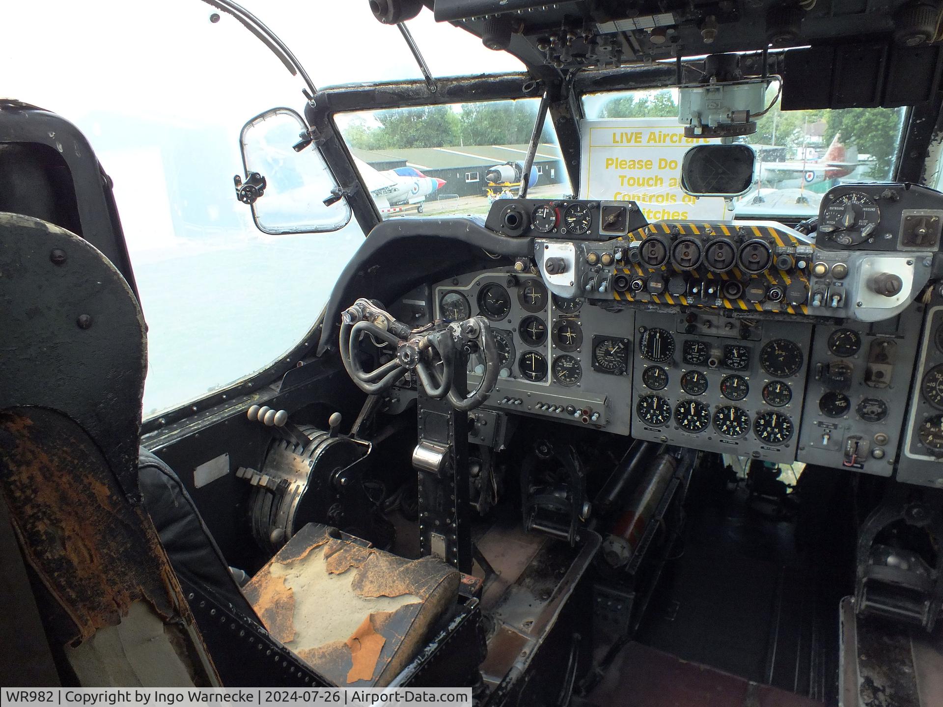 WR982, 1958 Avro 716 Shackleton MR.3/3 C/N 8106M, Avro 716 Shackleton MR3 at the Gatwick Aviation Museum, Charlwood #c