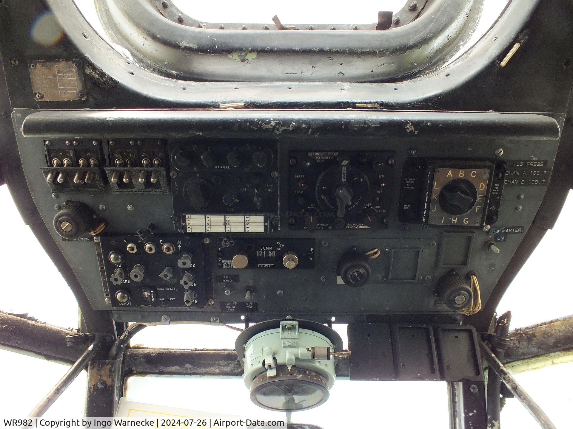 WR982, 1958 Avro 716 Shackleton MR.3/3 C/N 8106M, Avro 716 Shackleton MR3 at the Gatwick Aviation Museum, Charlwood #c