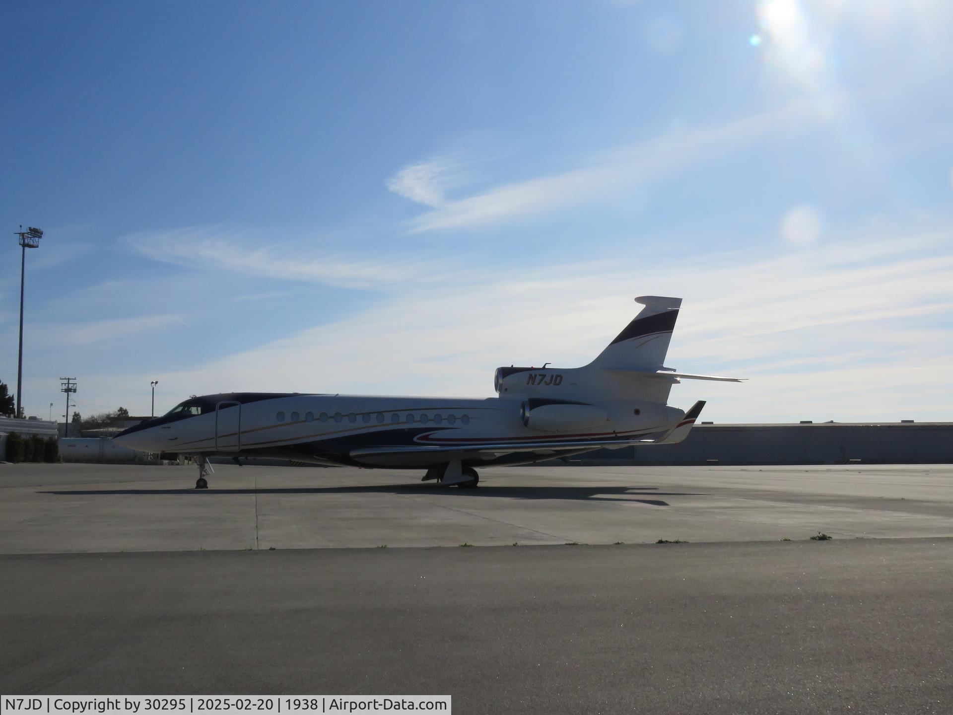 N7JD, 2008 Dassault Falcon 7X C/N 052, Parked